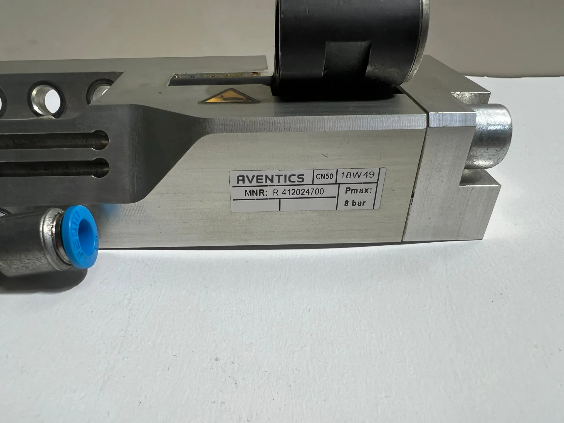 Aventics R412024700 CN50 Pneumatic Cylinder 8 Bar with 1.3m Sensor Cable - Thumbnail 2