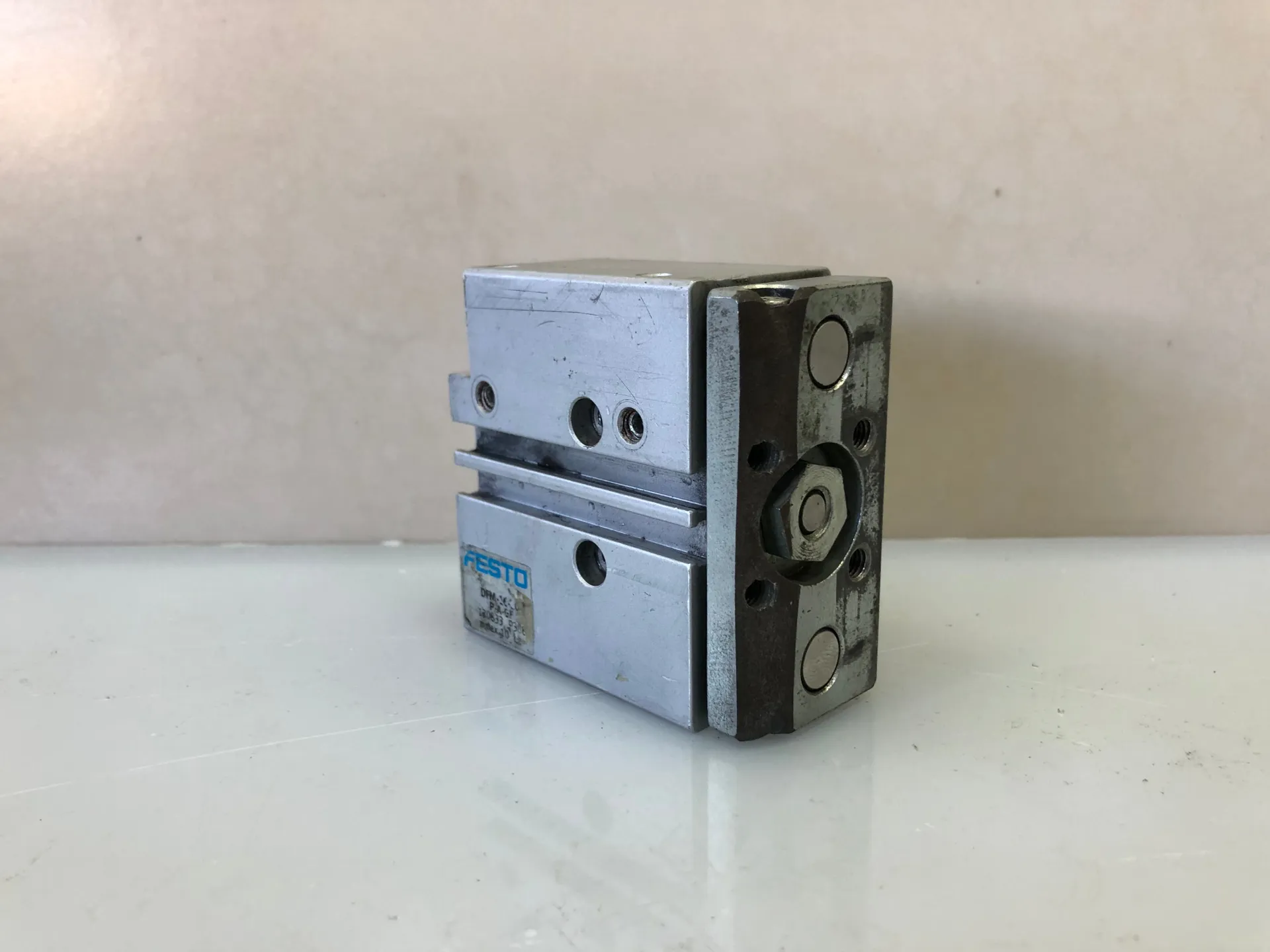 FESTO DFM‑16‑20‑P‑A‑GF Guided Cylinder – 16 mm Bore, 20 mm Stroke (P/N 170833, DFM1620PAGF) - Thumbnail 2