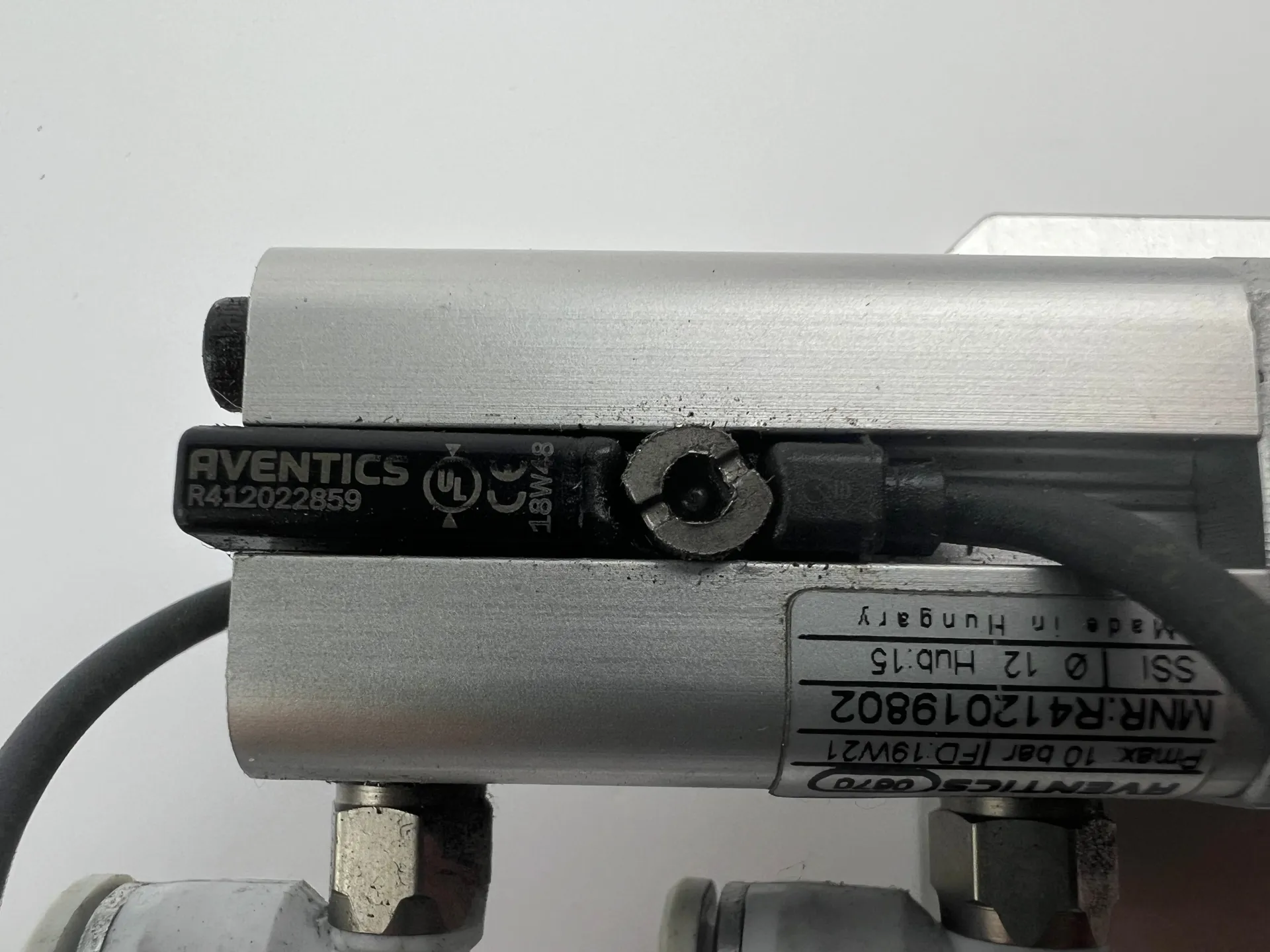 1x Aventics R412019802 SSI Short-Stroke Cylinder + 2x R412022873 Sensors - Thumbnail 5