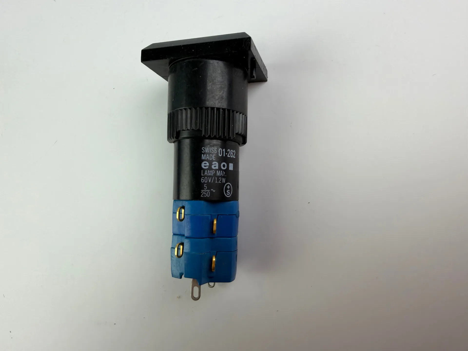 3x EAO 01-262 Pushbutton Switch - Thumbnail 4
