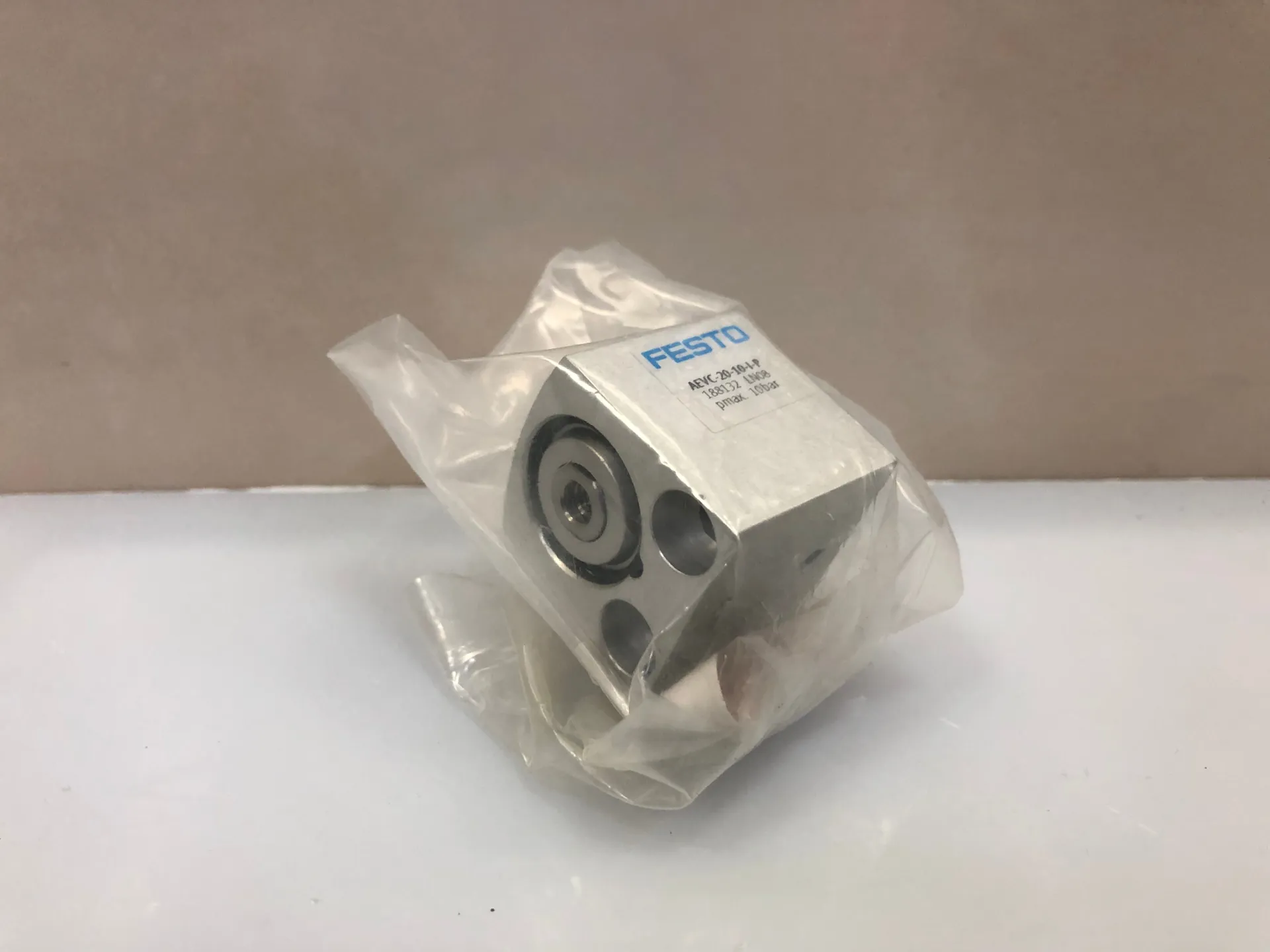 1x FESTO AEVC-20-10-I-P 188132 Compact Pneumatic Cylinder – 20mm Bore 10mm Stroke - Thumbnail 2