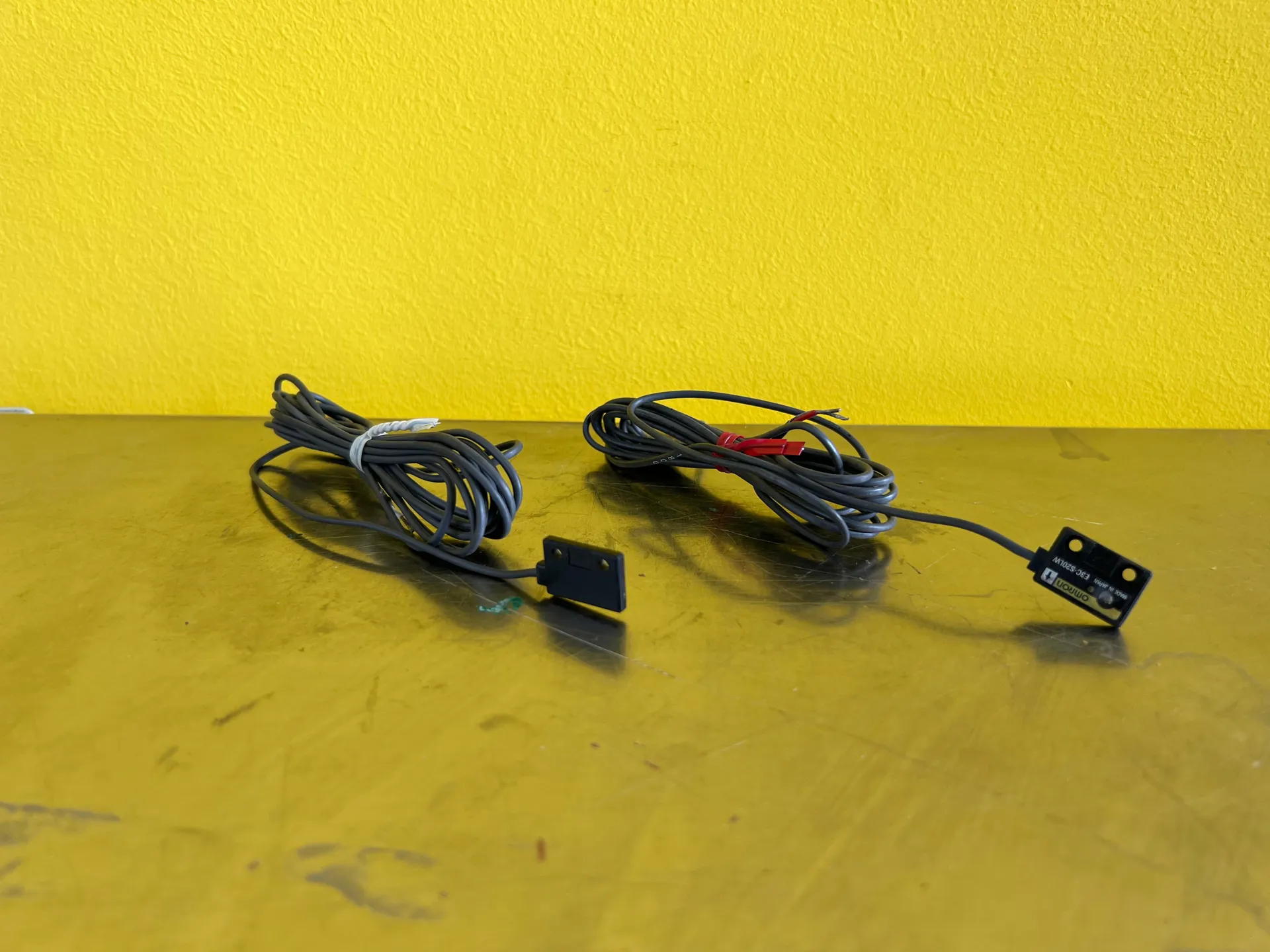 1x Omron E3C-S20W Photoelectric Sensor – Diffuse Reflective