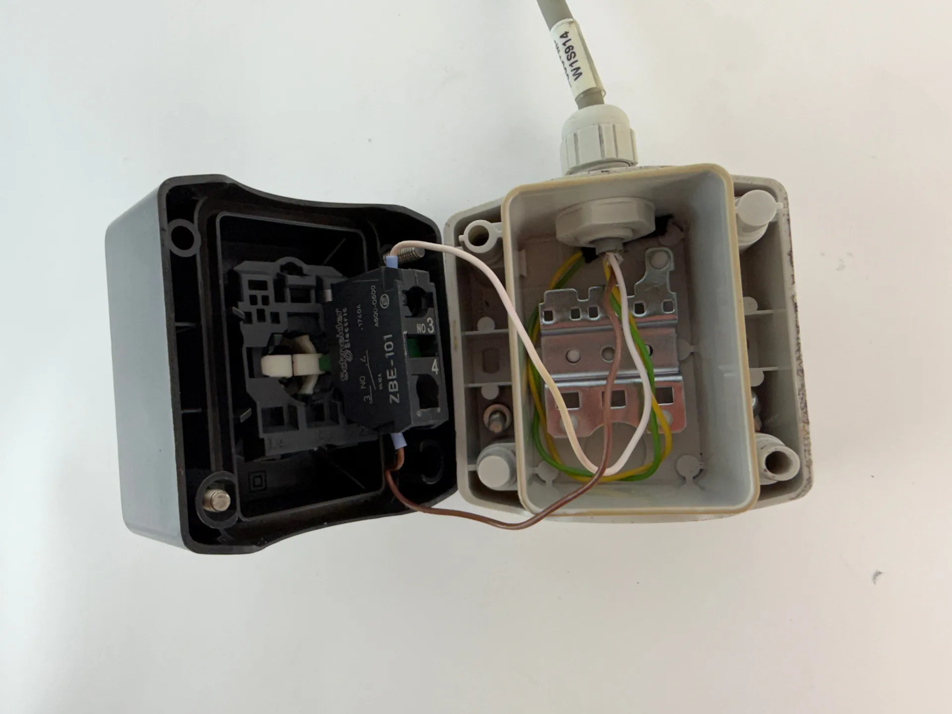 Lot of 6 Schneider Electric XAL Key Selector Control Stations with Cables – No Keys - Thumbnail 11