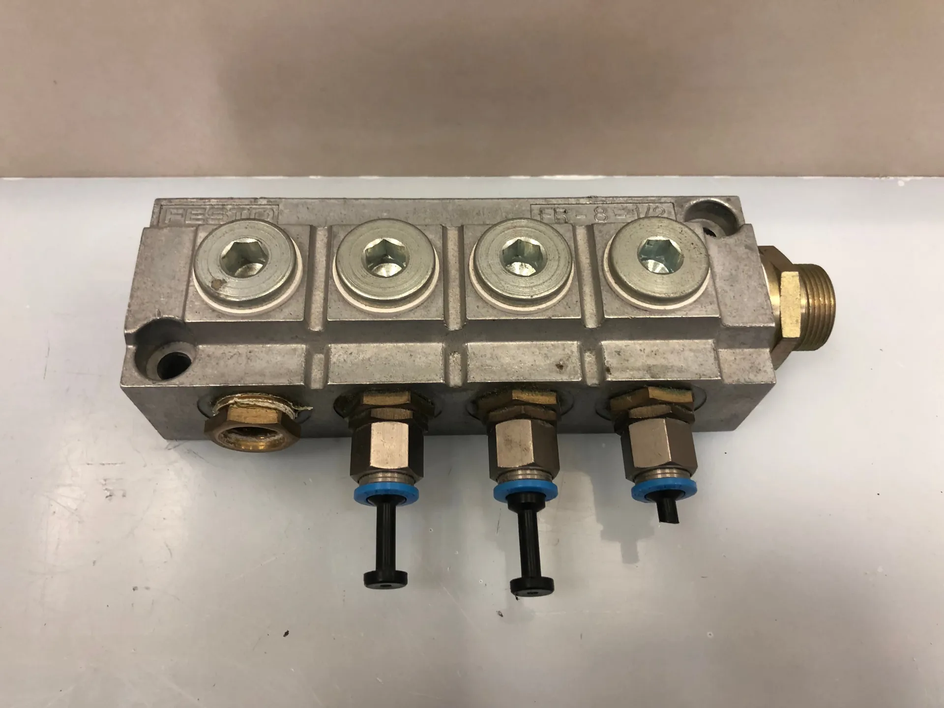 FESTO 6411 Del FR-8-1/2 Pneumatic Distributor Block – G 1/2" Port Manifold - Image 1