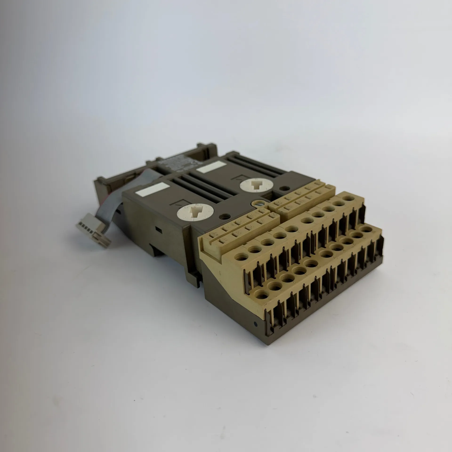 Siemens SIMATIC S5 6ES5 700-8MA11 Bus Module with Screw Terminal Block - Thumbnail 3