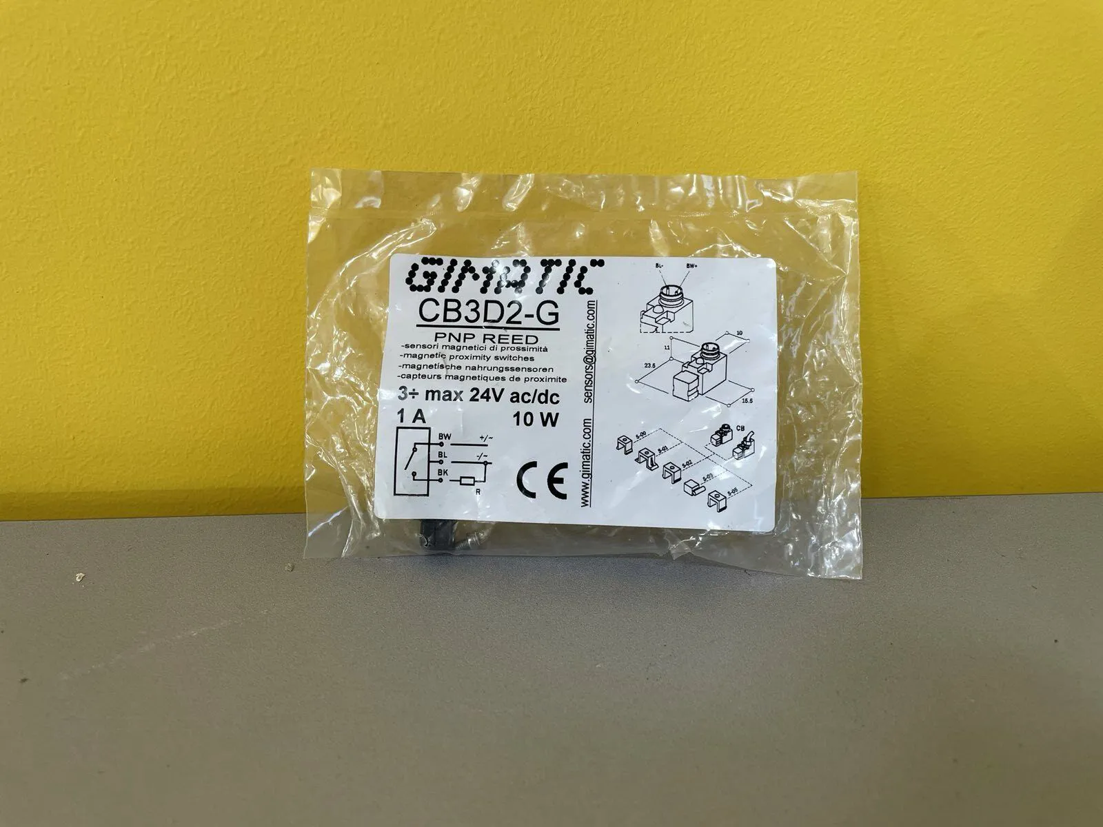 Gimatic CB3D2-G magnetic proximity switch - Thumbnail 2