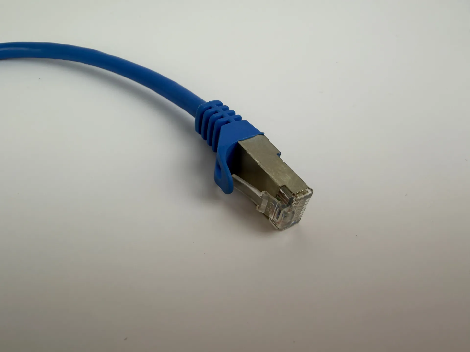 1x Inline CAT5e SFTP Ethernet Patch Cable 0.25m RJ45 Shielded 26AWG Blue 300MHz - Thumbnail 2