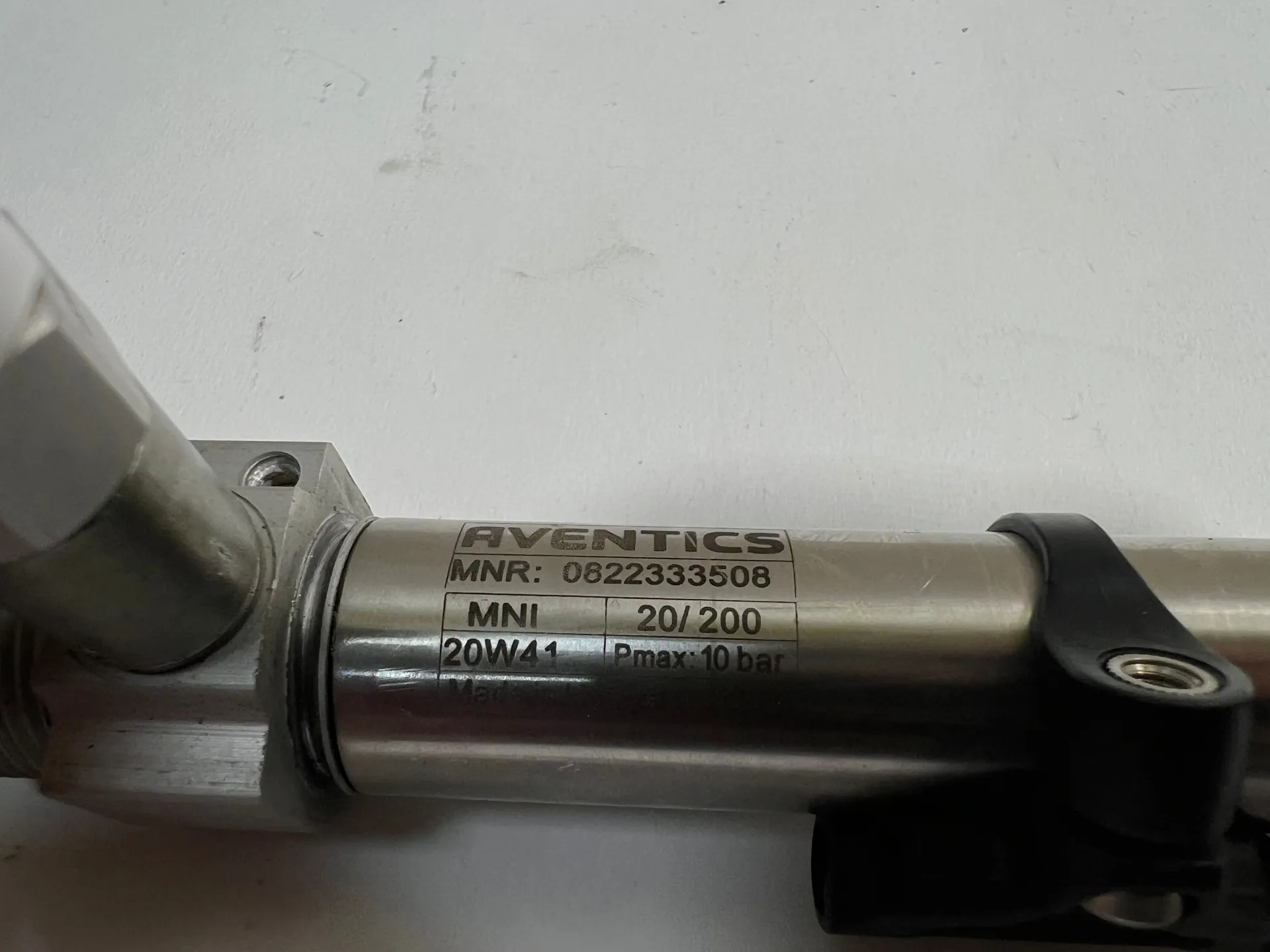 1x Aventics Pneumatic Cylinder 0822333508 10Bar with Sensor & 2m Cable - Thumbnail 3