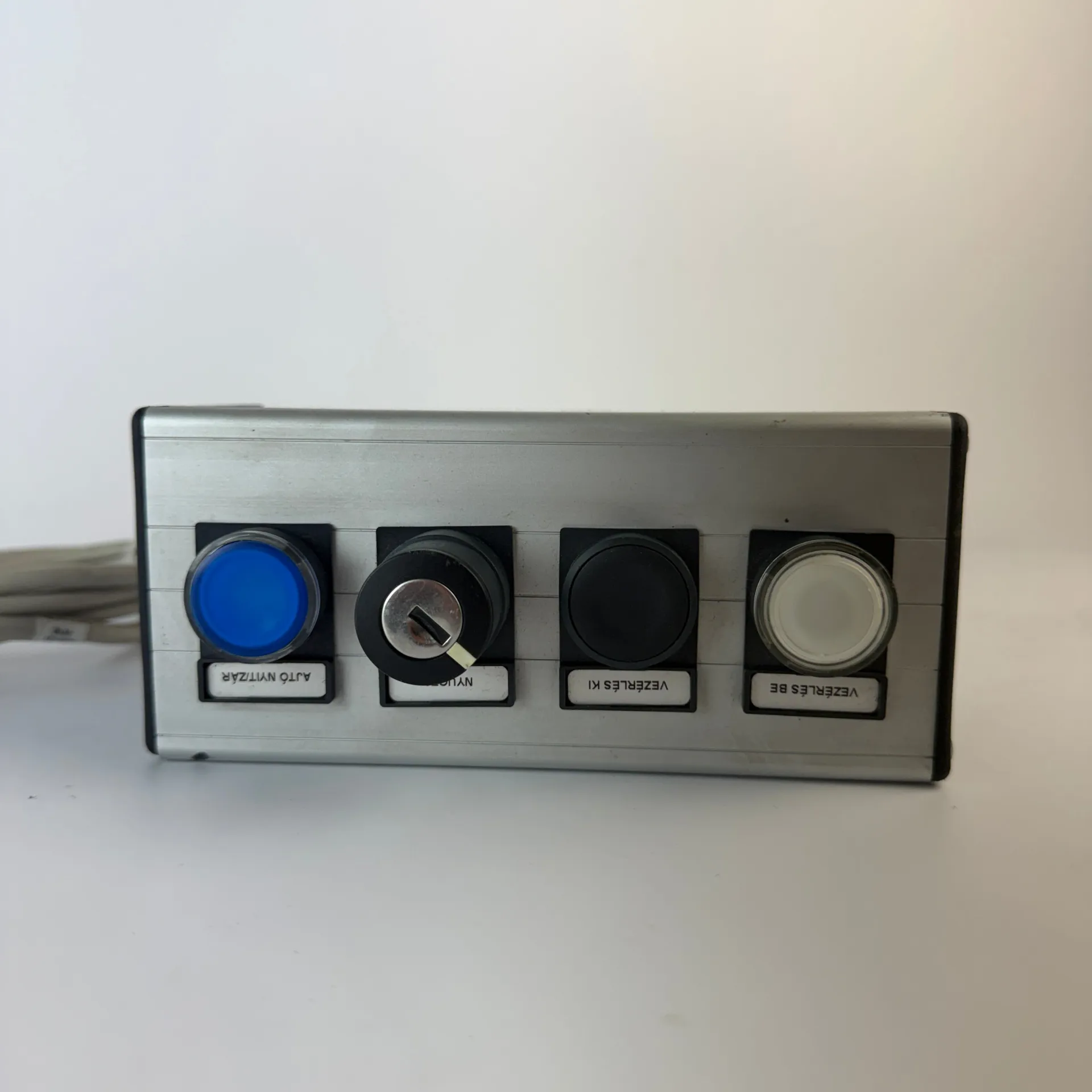 Lot of 2 Industrial Operator Control Stations with 3 Push Buttons & Key Selector, Cabled - Thumbnail 4