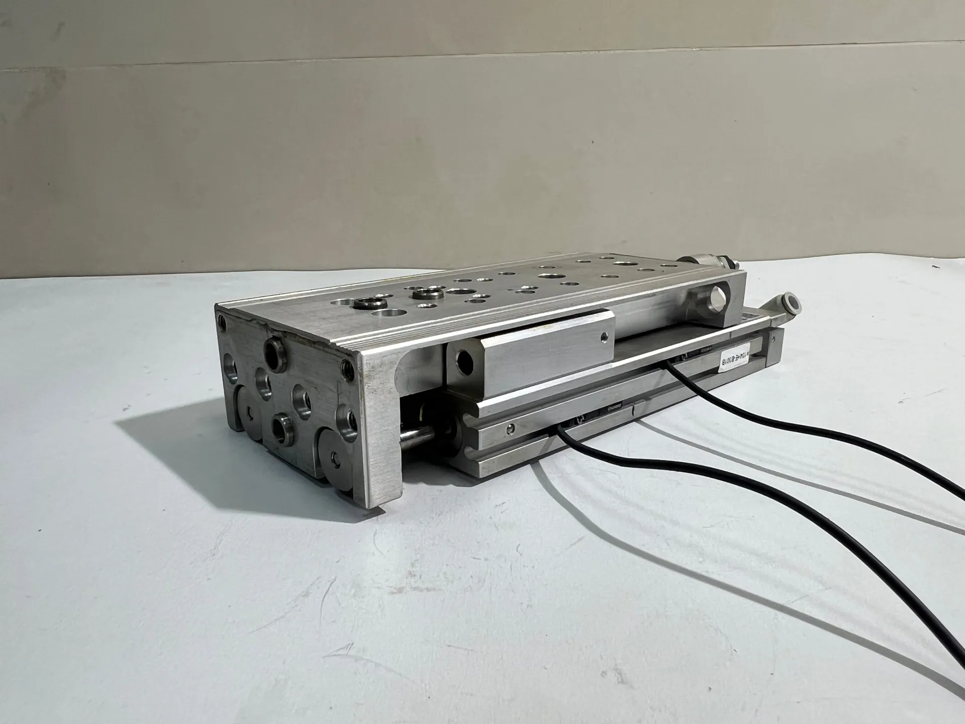 Aventics R480681166 Slide Cylinder 10Bar - Image 1