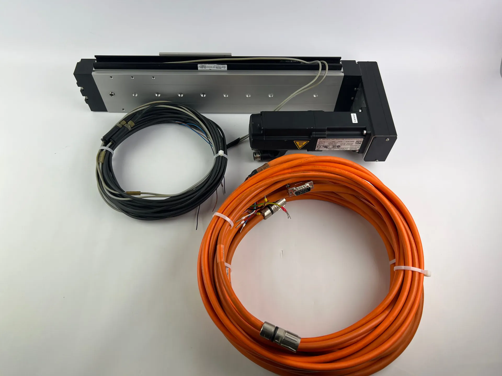 Rexroth R030520399 CKK-090-NN-1 Compact Module + R911384766 MS2N03-B0BYN-BMDH1-NNNNE-N Motor + 2 Cables + Sensors - Thumbnail 2
