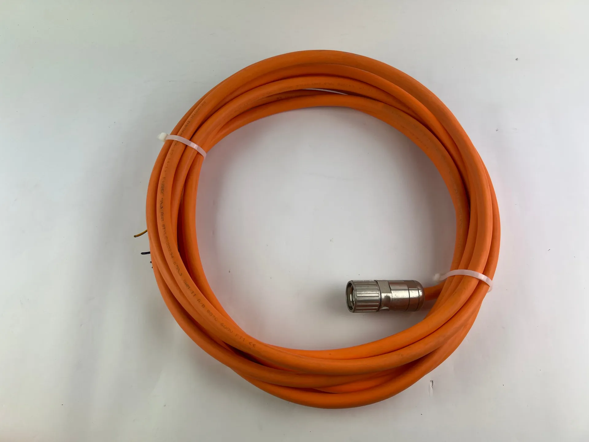 Rexroth R030520400 CKK-110-NNG1 Compact Module + R911306060 MSK040C-0600-NN-M1-UG0-NNNN Motor + 2 Cables + 2 Sensors - Thumbnail 9