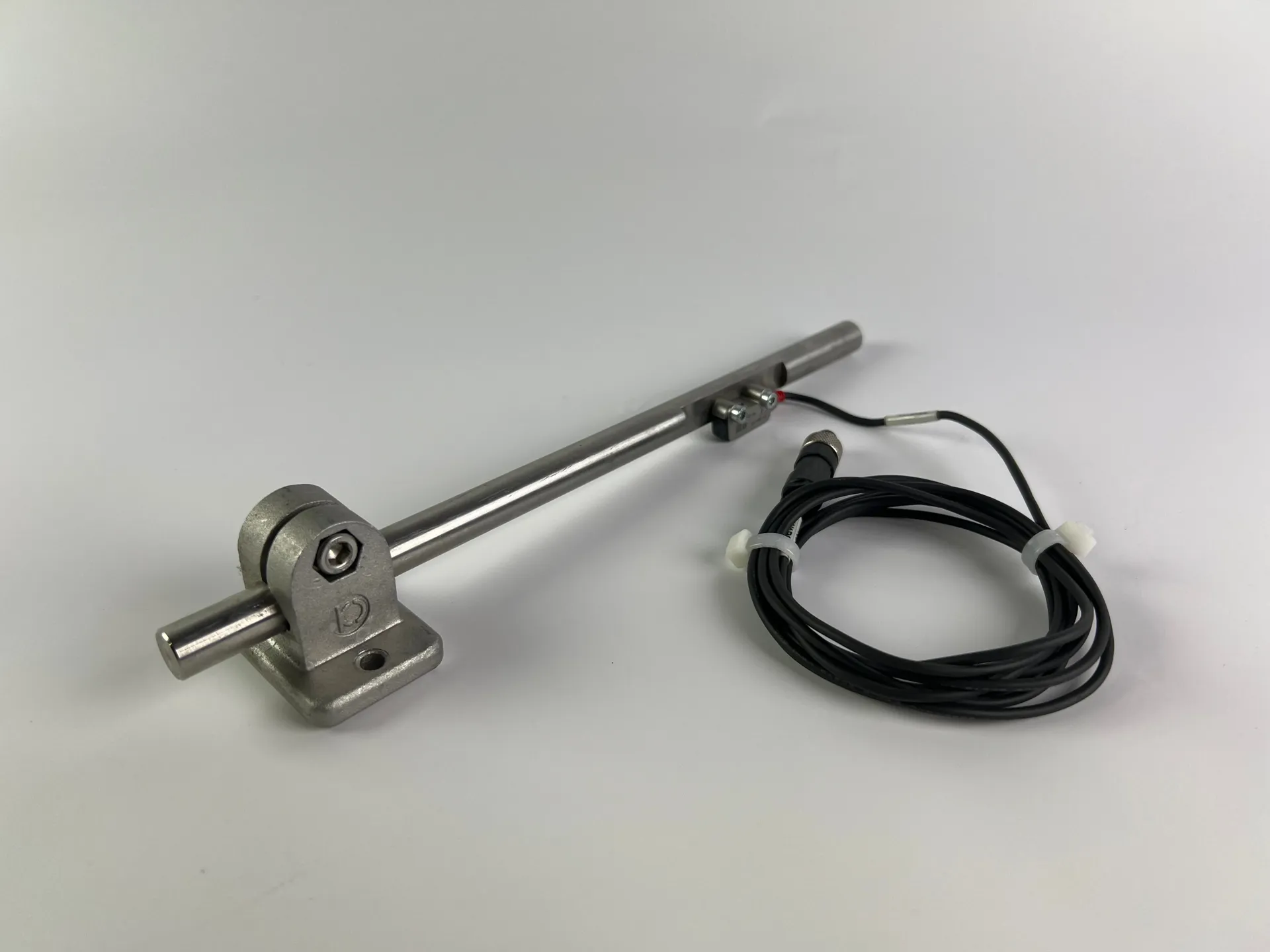 1x Keyence PR-M51P3 Photoelectric Sensor + 200cm Cable + Metal Mounting Stand - Thumbnail 2