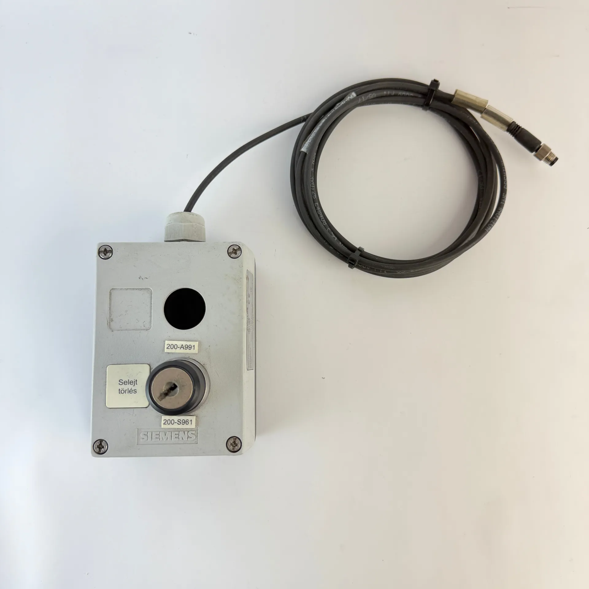Siemens 3SU1852-0AA00-0AB1 SIRIUS ACT Metal Control Station Enclosure with Key Selector - Thumbnail 2