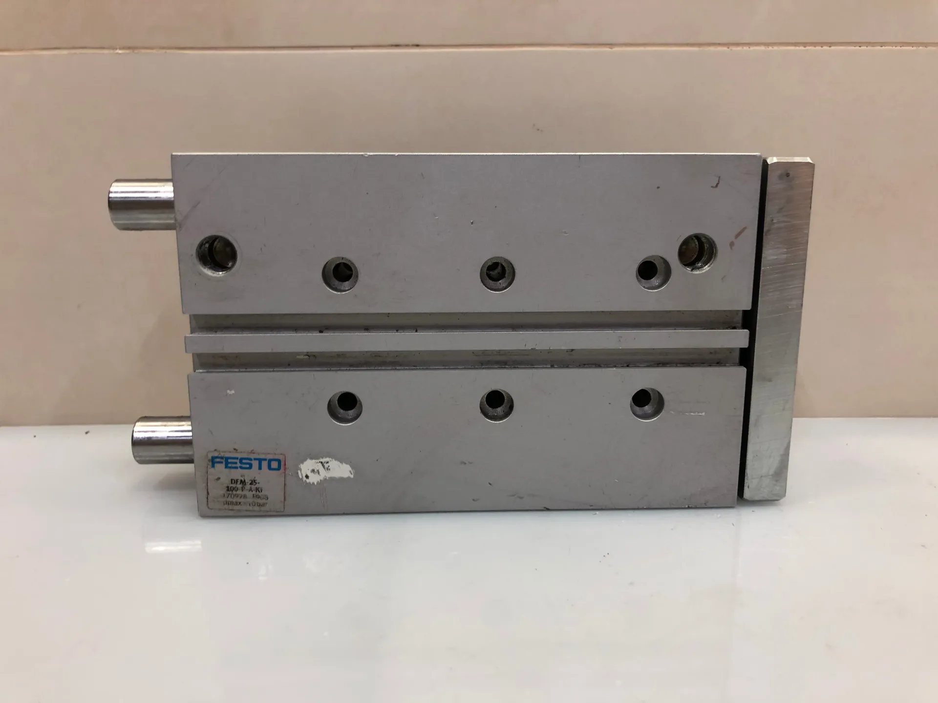 FESTO DFM-25-100-P-A-KF 170928 Guided Actuator - Image 1