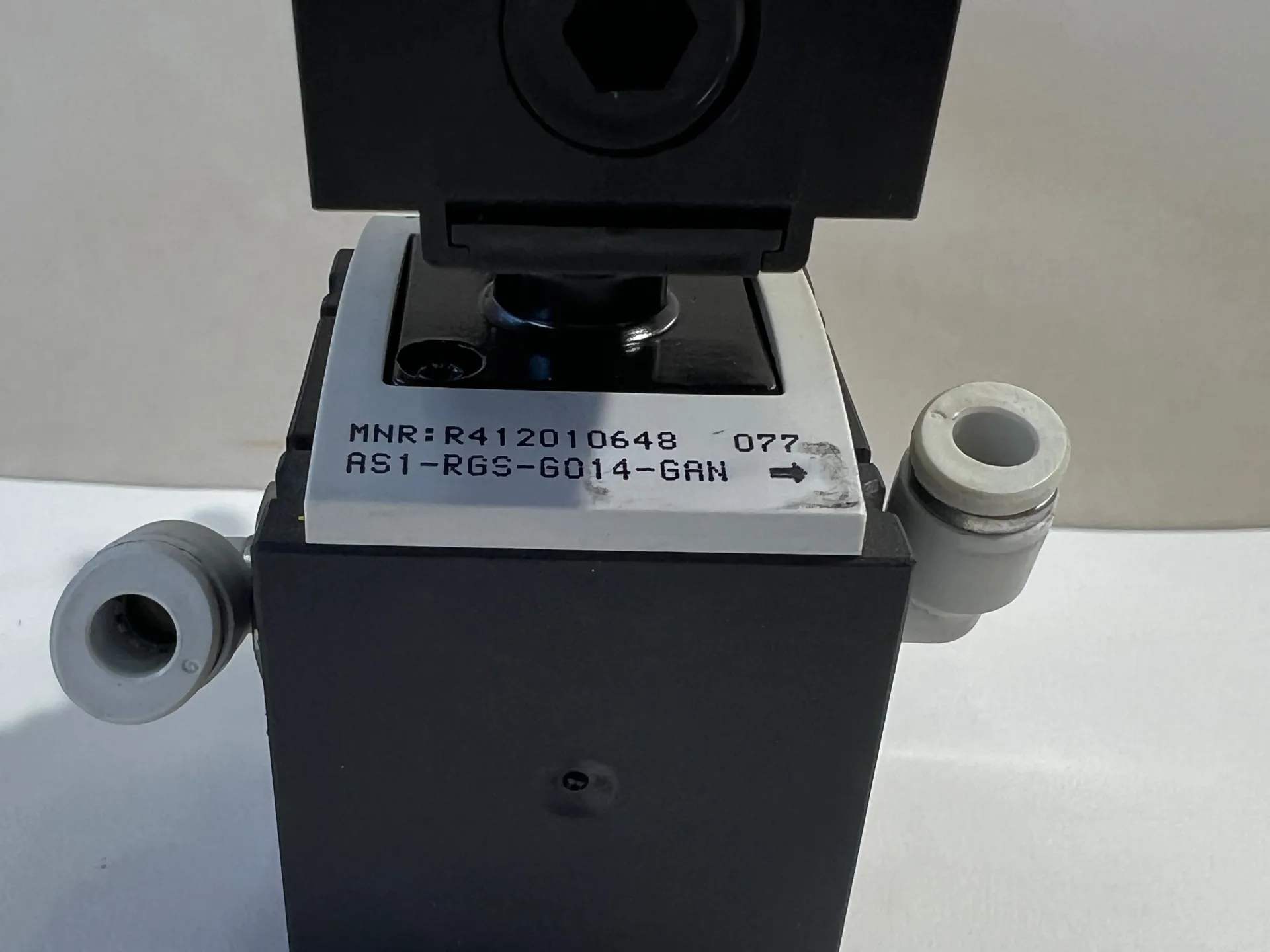 Rexroth Aventics R412010648 Pressure Regulator with R412010767 Pressure Sensor + LCD & 0.5m Cable - Thumbnail 6