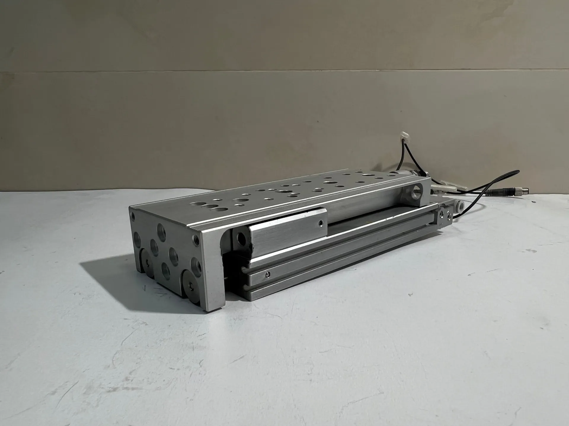 Aventics R412019187 Slide Cylinder 10Bar with 2 Sensors - Image 1