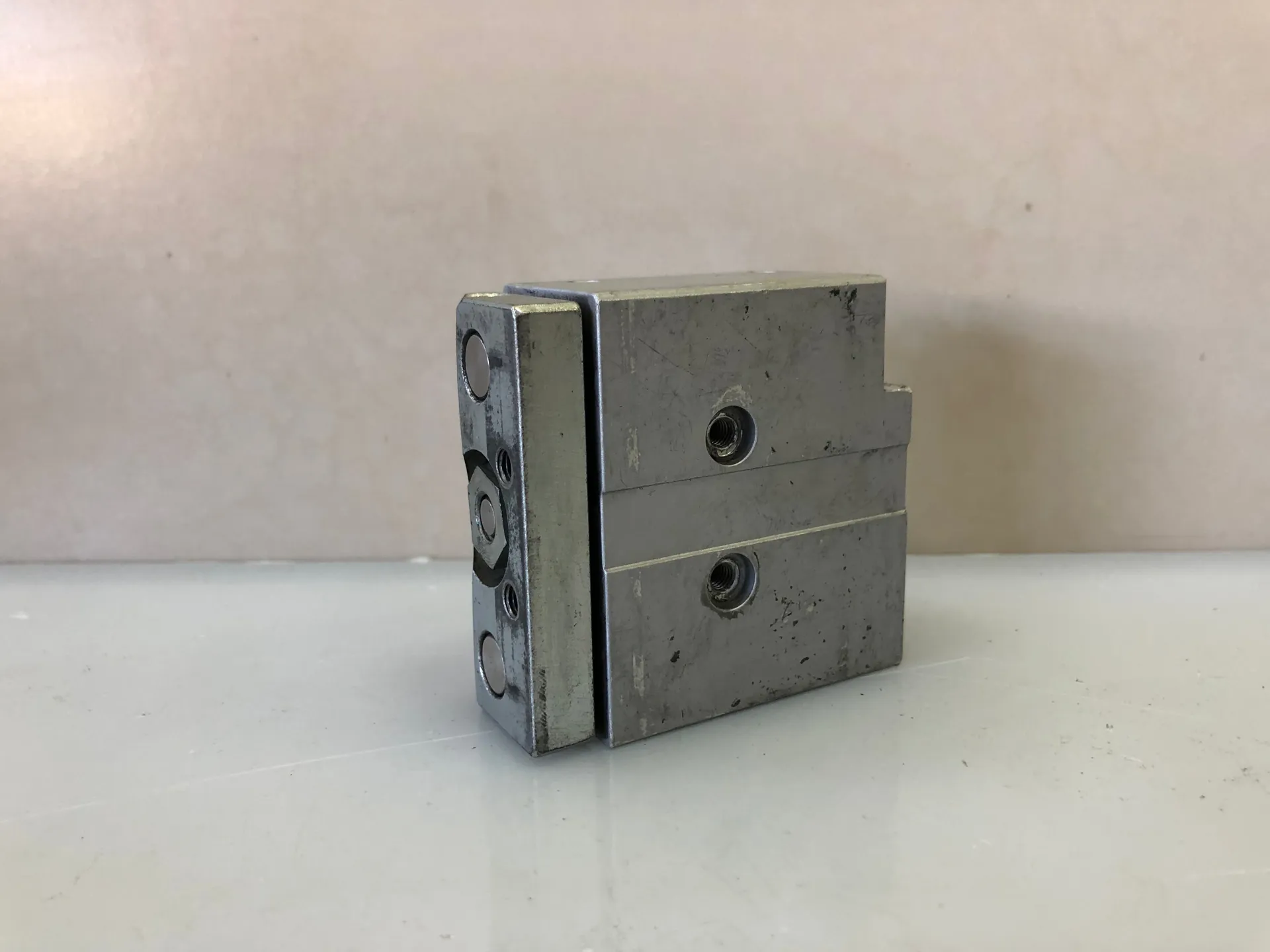 FESTO DFM‑16‑20‑P‑A‑GF Guided Cylinder – 16 mm Bore, 20 mm Stroke (P/N 170833, DFM1620PAGF) - Thumbnail 5