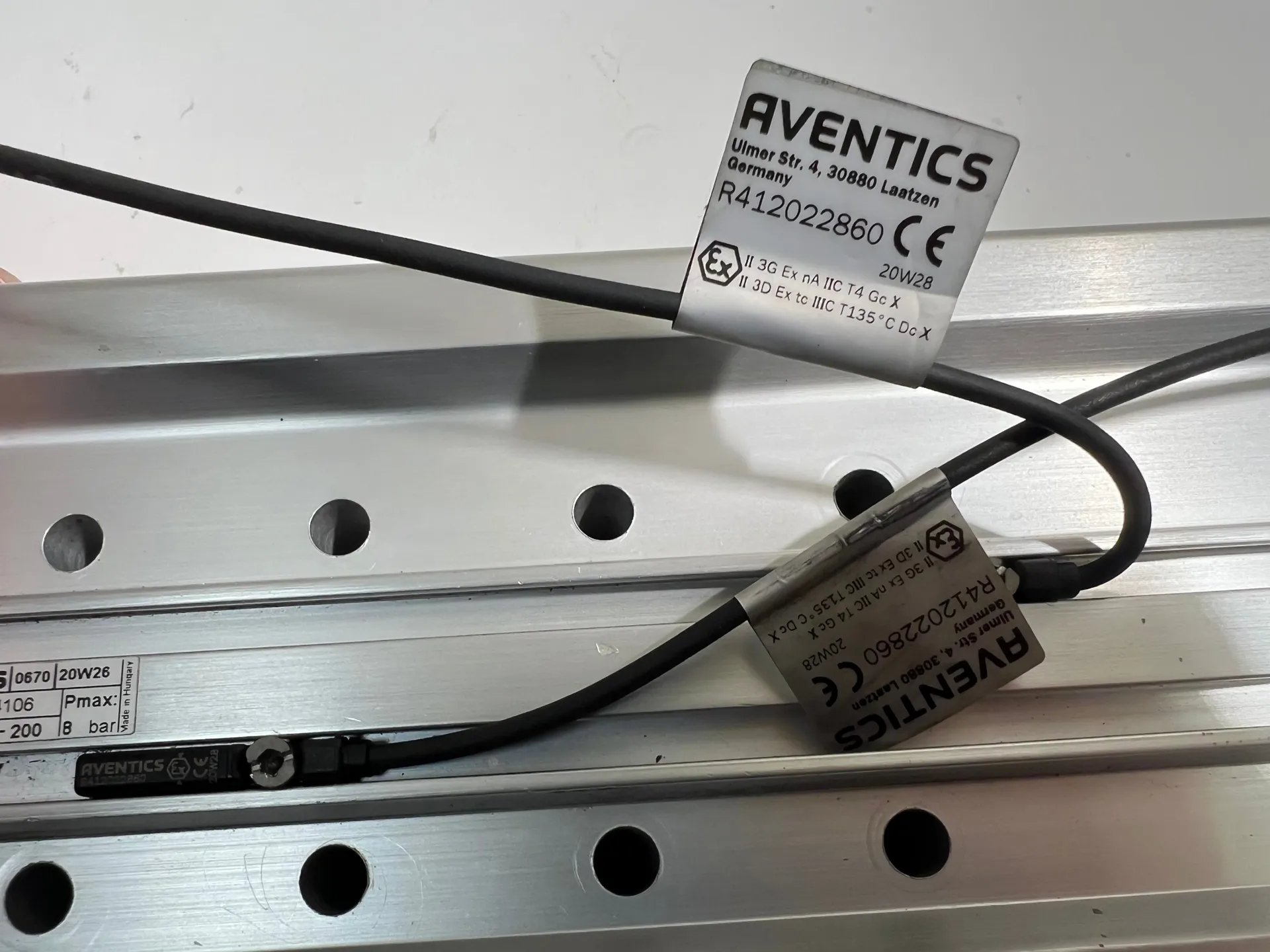 Aventics 0822064106 Guide Cylinder 10Bar with 2x Sensors R412022860 - Thumbnail 4