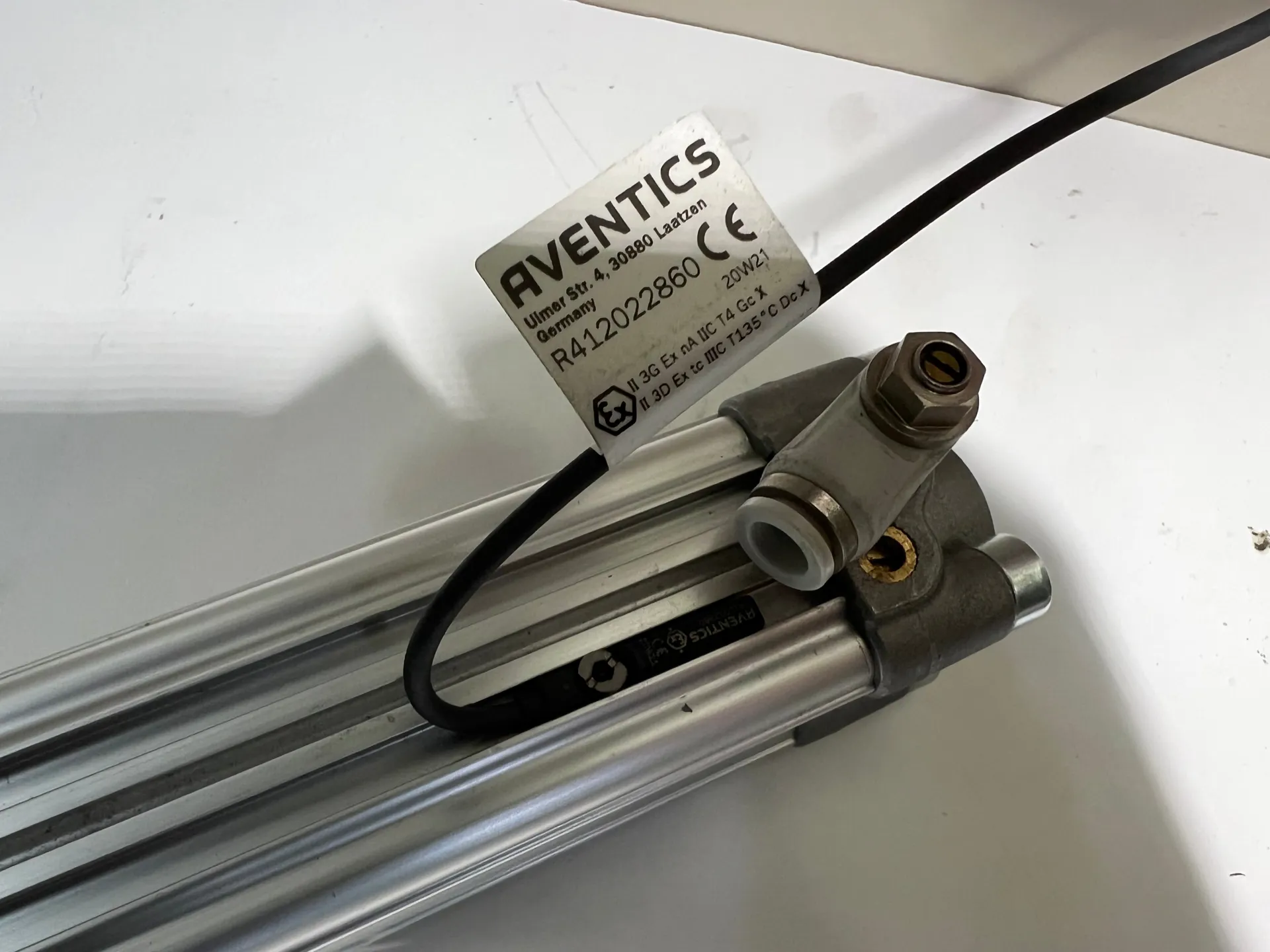 Aventics 0822120016 Pneumatic Cylinder 10Bar with Sensor R412022860 - Thumbnail 3