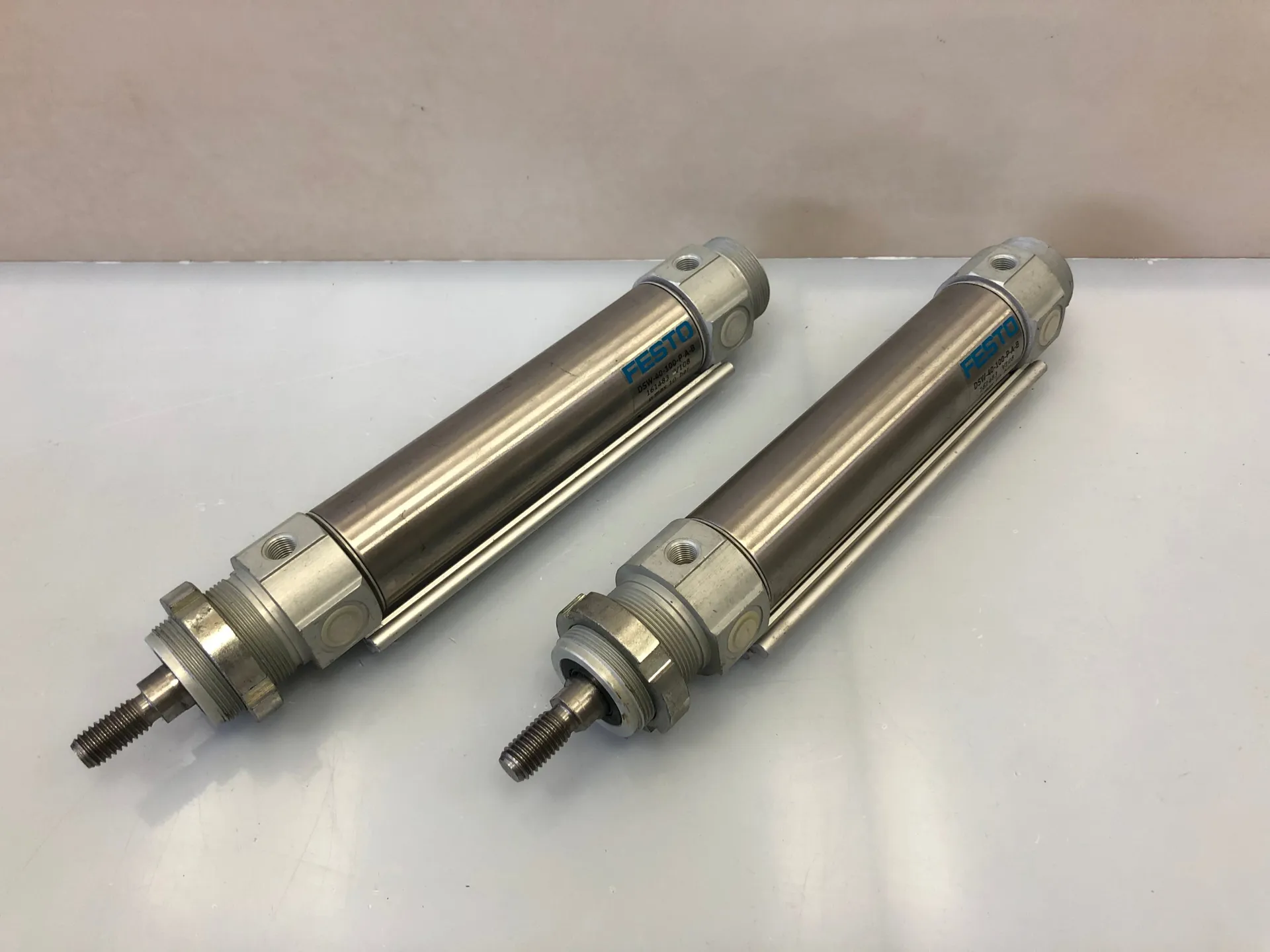 1x Festo DSW-40-100-P-A-B 161483 Pneumatic Cylinder 40mm Bore 100mm Stroke - Thumbnail 2