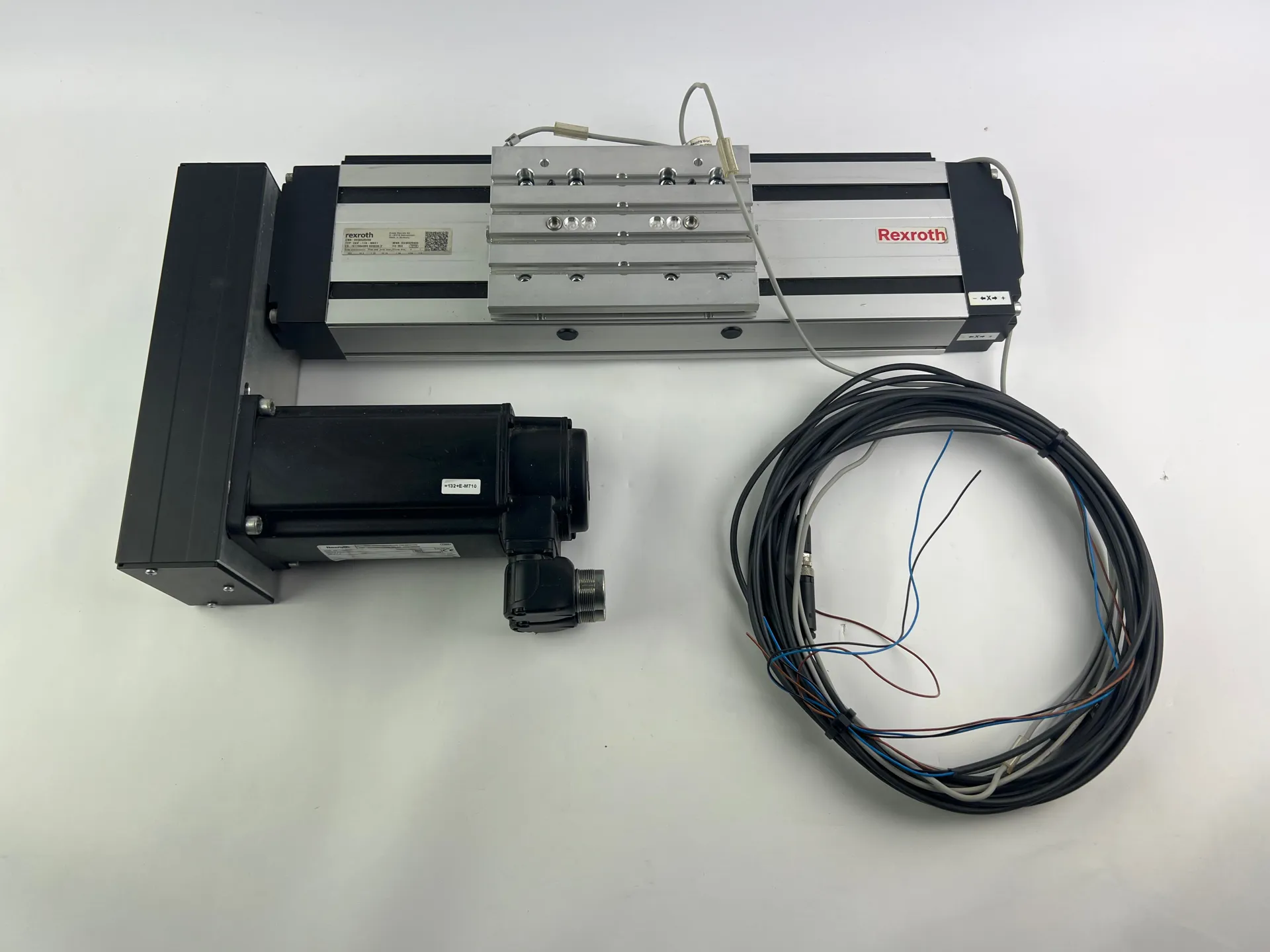 Rexroth R030520400 CKK-110-NNG1 Compact Module + R911306060 MSK040C-0600-NN-M1-UG0-NNNN Motor + 2 Cables + 2 Sensors - Thumbnail 3