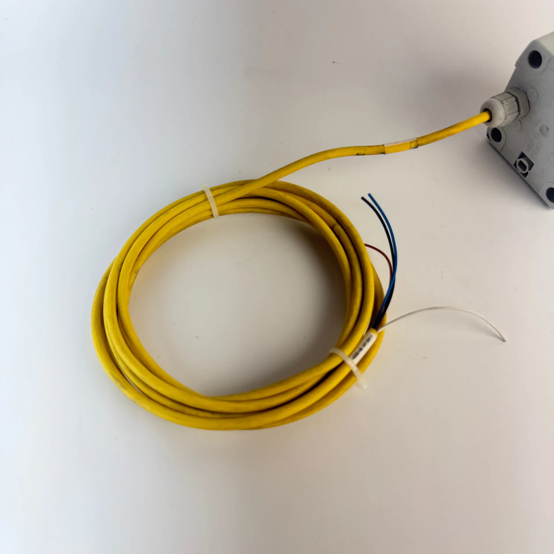 Lot of 2 Schneider Electric XAL Emergency Stop Mushroom Push Button Stations with Cables - Thumbnail 6