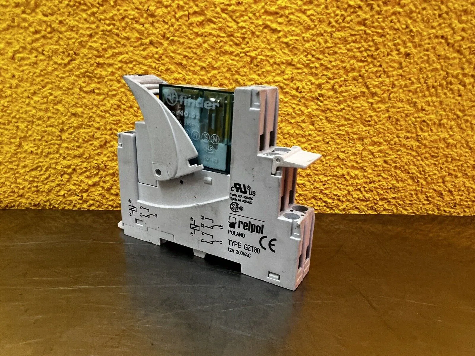 Relpol GZT80 Socket with Finder 40.52 Relay - Thumbnail 2