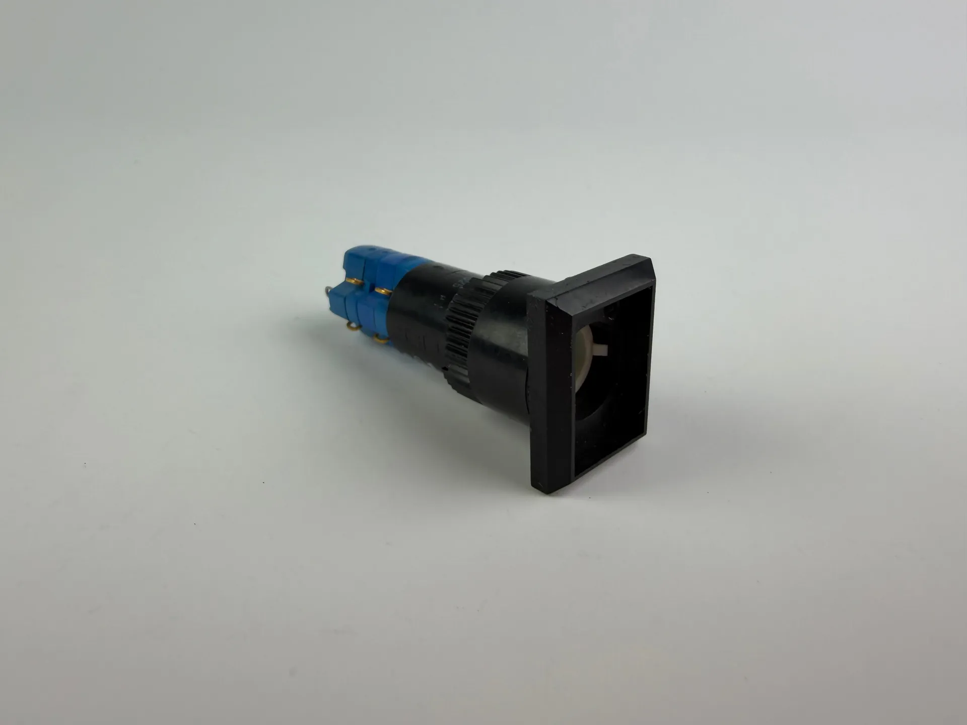 3x EAO 01-262 Pushbutton Switch - Thumbnail 5