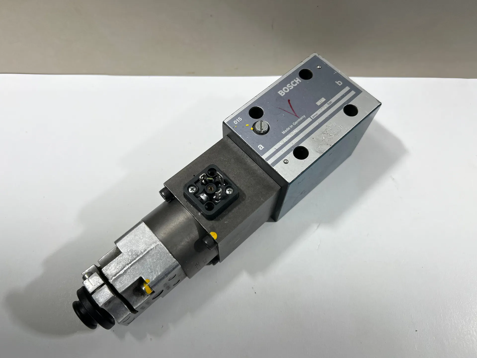 1x BOSCH Servo Proportional Valve 0 811 403 001 - Thumbnail 2