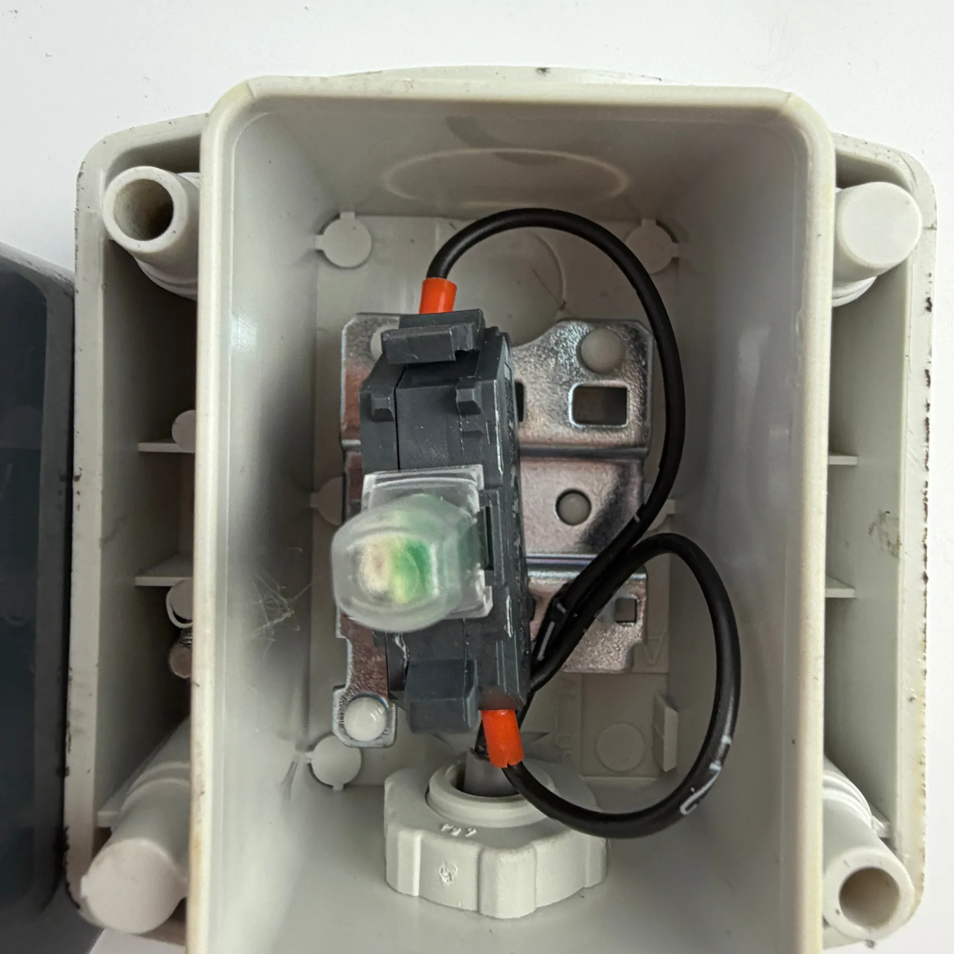 Lot of 2 Schneider Electric Harmony XALD Yellow/Amber Pilot Light Control Stations - Thumbnail 14