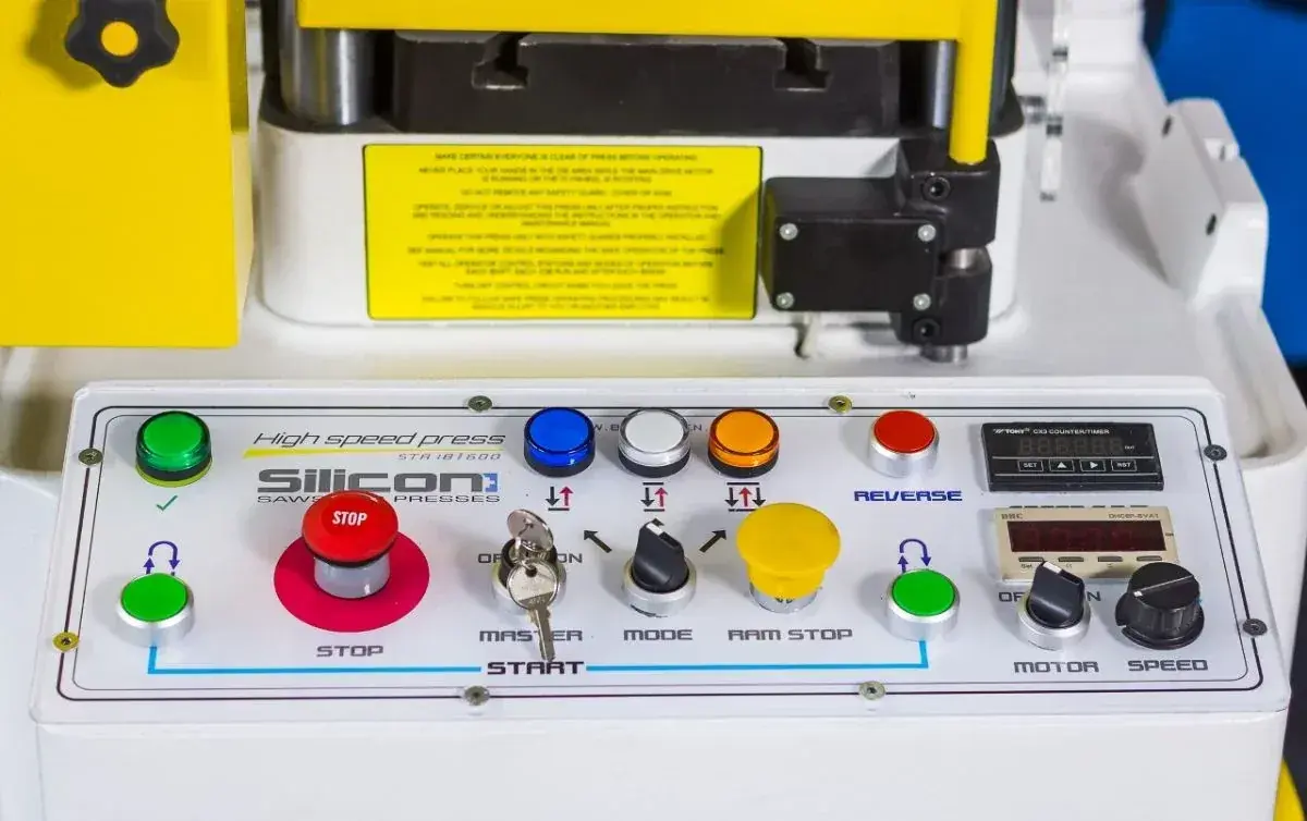 Silicon+ STA 18 High-Speed Automatic Punching Press 180 kN, 100-600 spm - Thumbnail 5