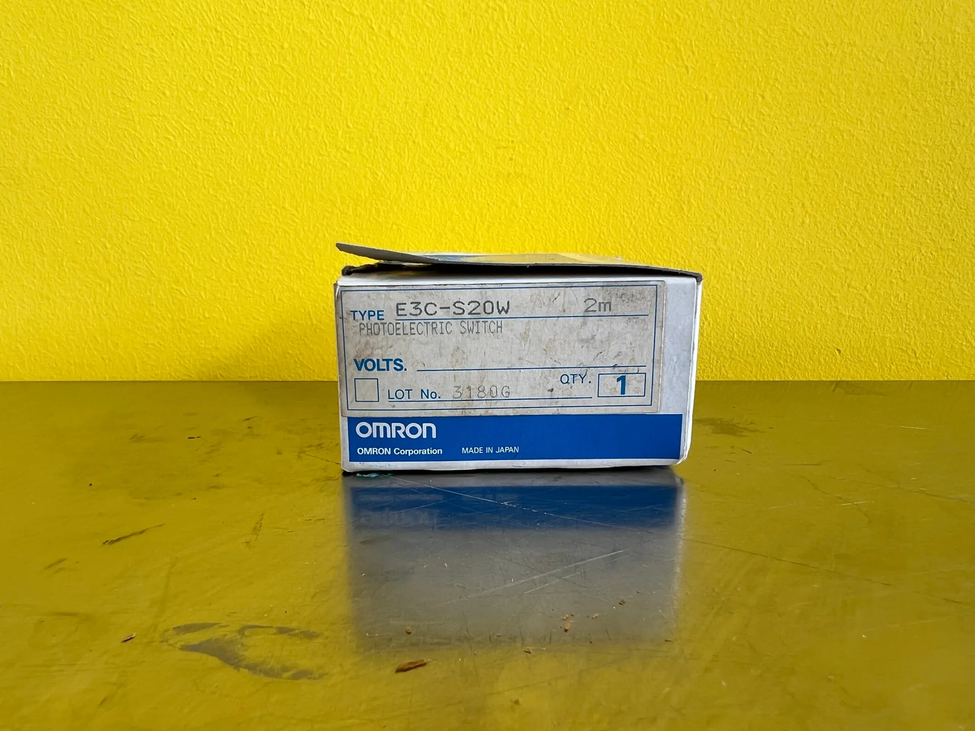Omron E3C-S20W Photoelectric Sensor – Compact Diffuse Reflective Sensor