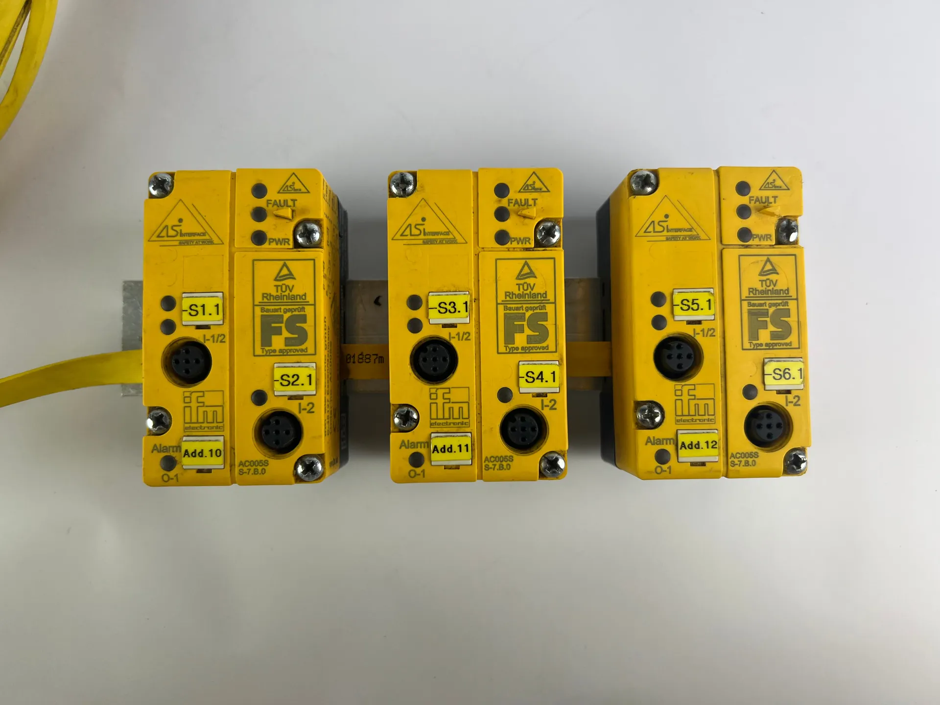 3x IFM AC005S Safe AS-Interface ClassicLine Module + 6m Cable - Thumbnail 2