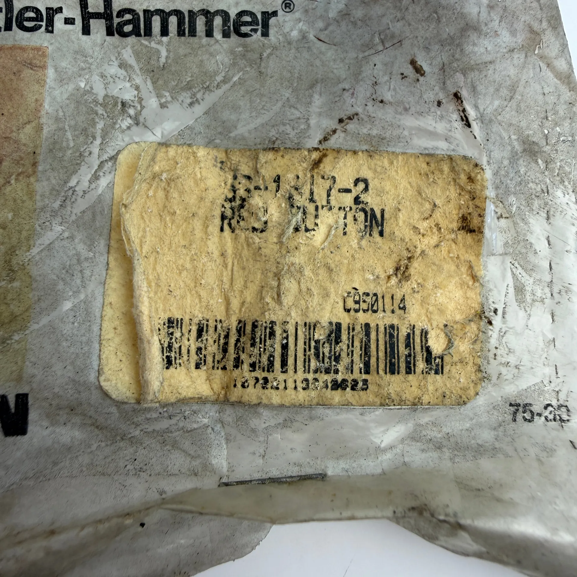Cutler-Hammer Eaton C950114 Red Push Button / Actuator Replacement Part NOS - Thumbnail 2