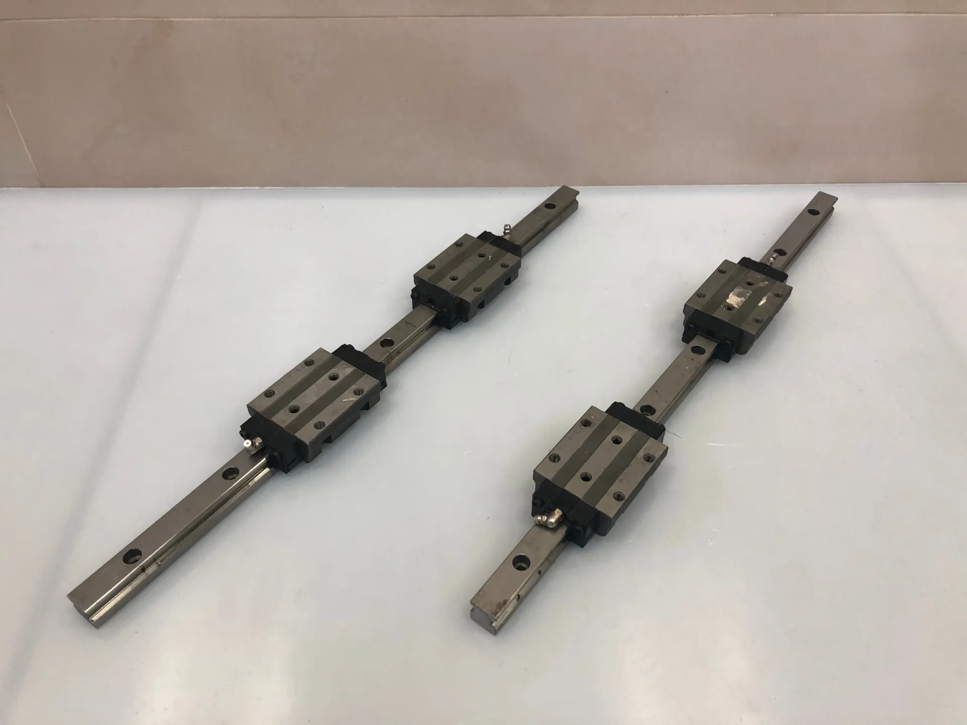 1x IKO LRXG15 Linear Slide – 2 LRXG 15 Blocks with 420mm Rail - Image 1