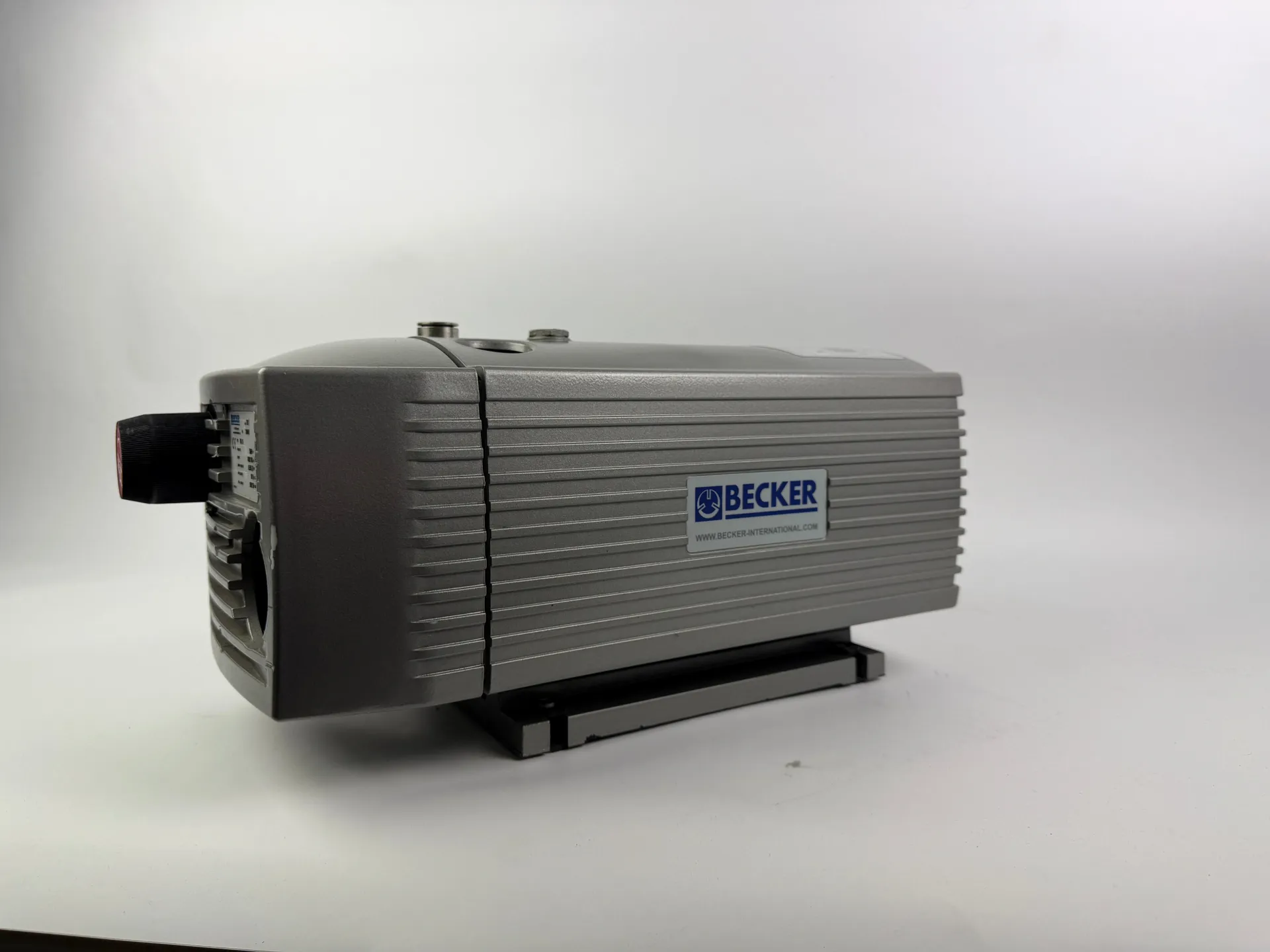 Becker VT4.16 Rotary Vane Vacuum Pump 0.55/0.70kW 3-Phase 16-19 m³/h 2017 - Thumbnail 12