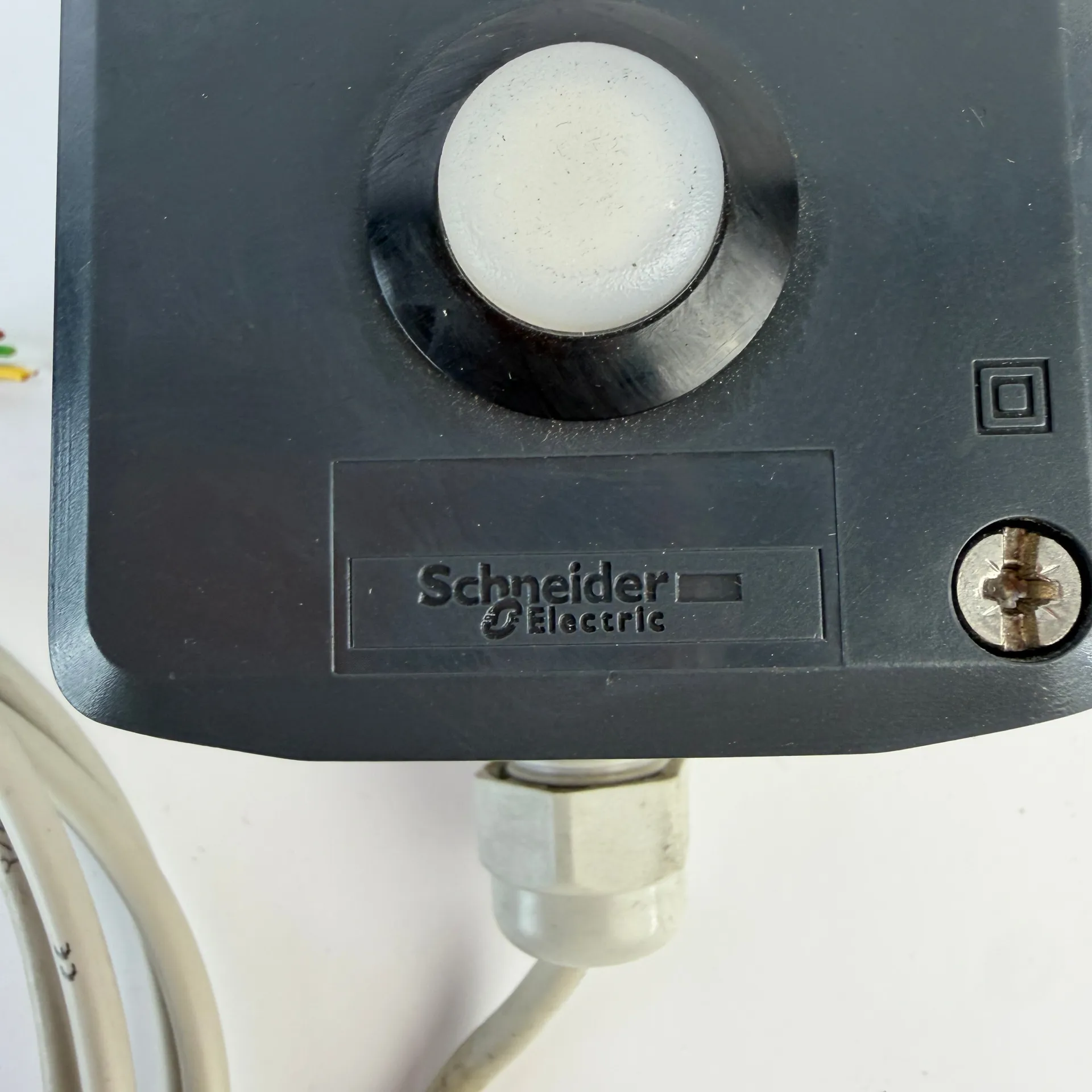 Lot of 4 Schneider Electric XAL Pilot Light Indicator Stations with Cables - Thumbnail 4