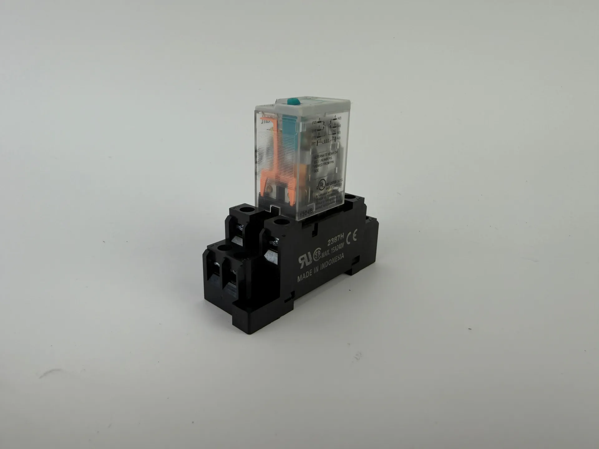 Magnecraft 782XBXM4L-24D Relay 24VDC + 2387H Base Socket Schneider Electric