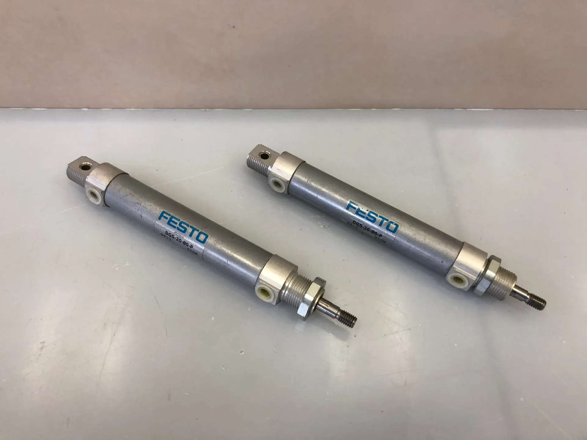 1x Festo Pneumatic Actuator Air Cylinder 8813 DGS-20-80-P 80mm Stroke - Thumbnail 2