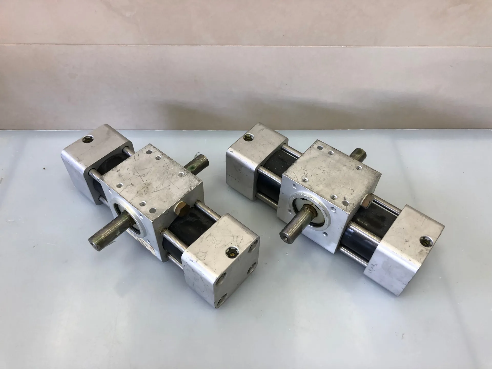 KUHNKE KR5095BCD Rotary Actuator – Precision Pneumatic Drehantrieb - Image 1