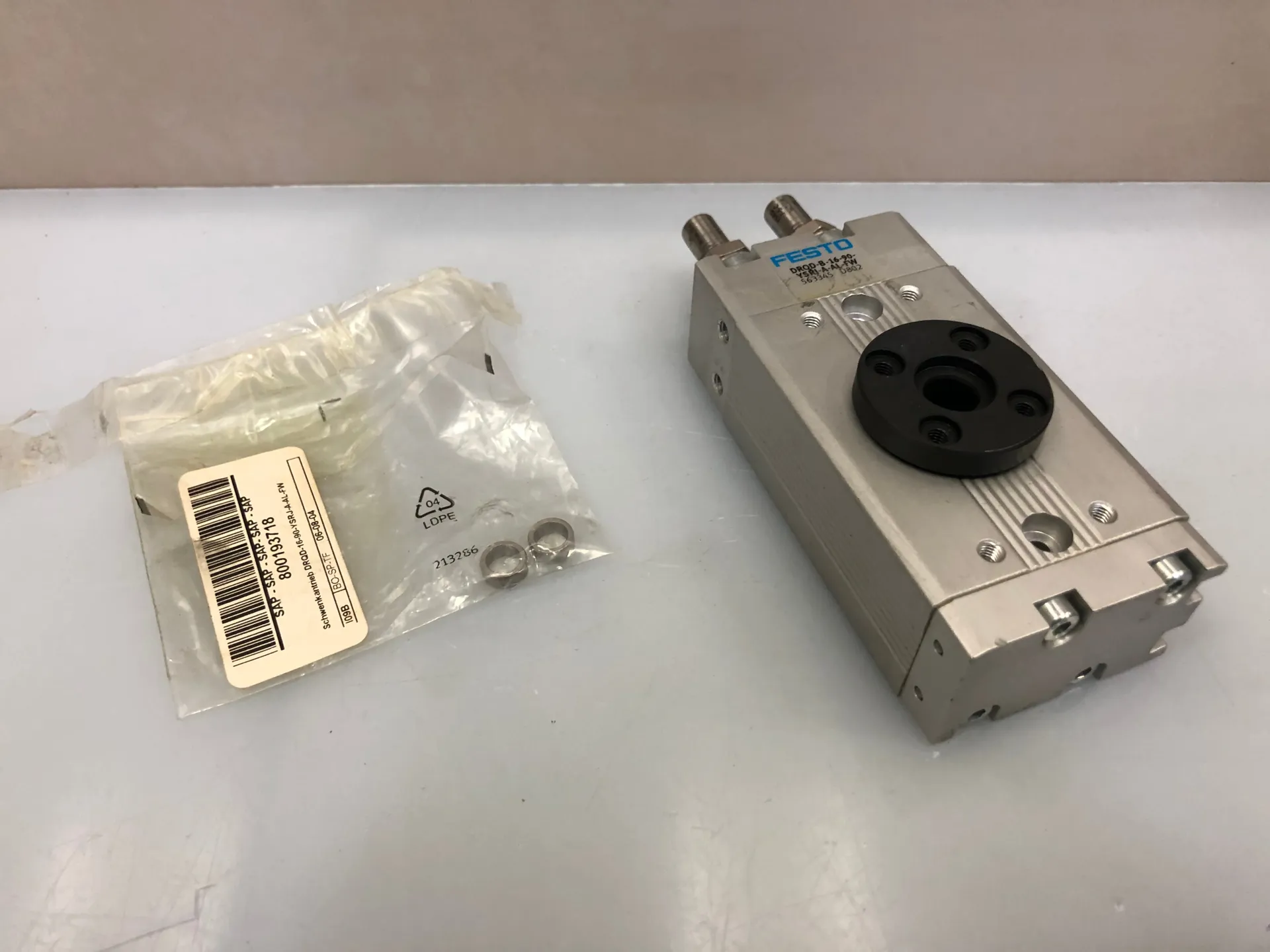 Festo DRQD-B-16-90-YSRJ-A-AL-FW 563345 Swing cylinder - Thumbnail 2