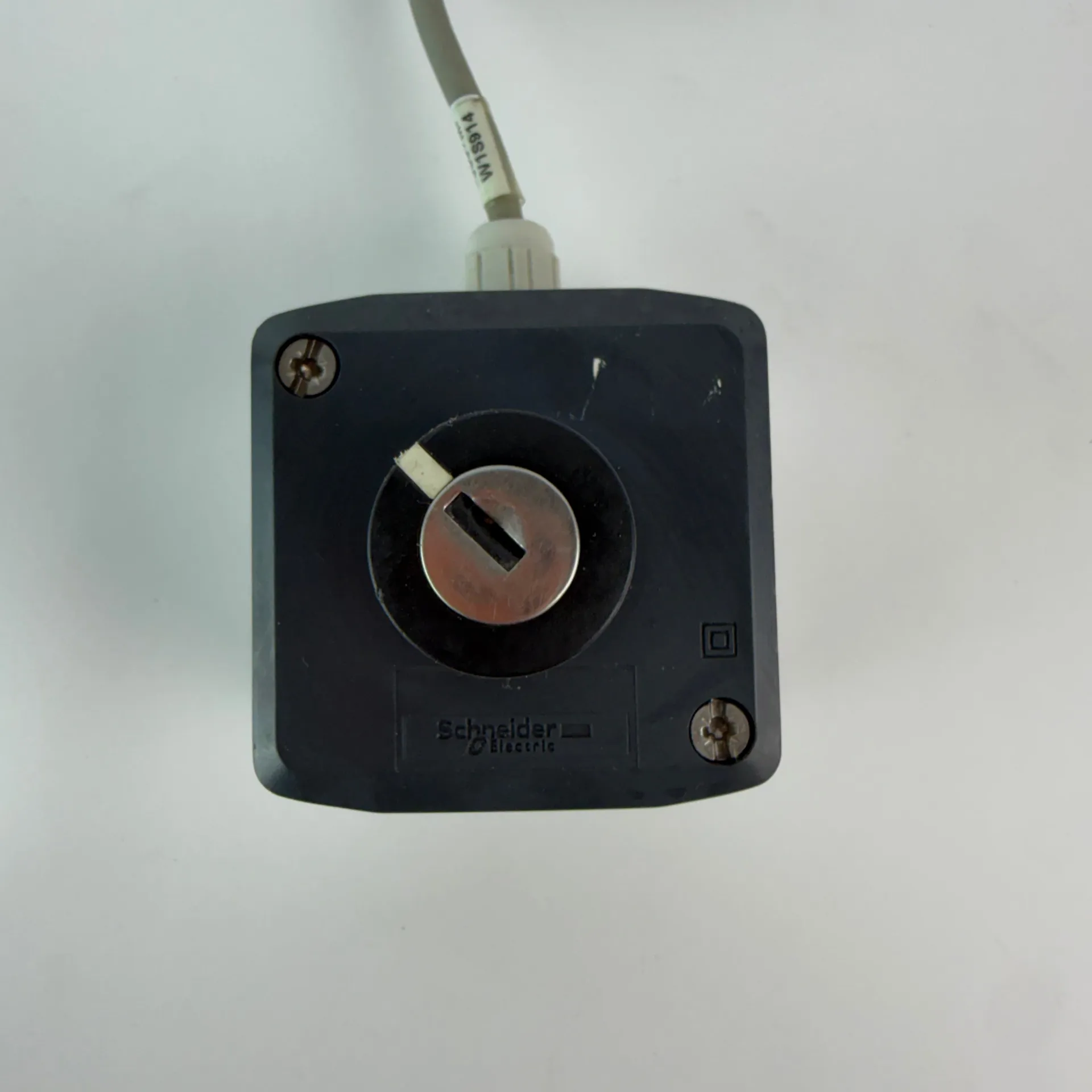 Lot of 6 Schneider Electric XAL Key Selector Control Stations with Cables – No Keys - Thumbnail 5