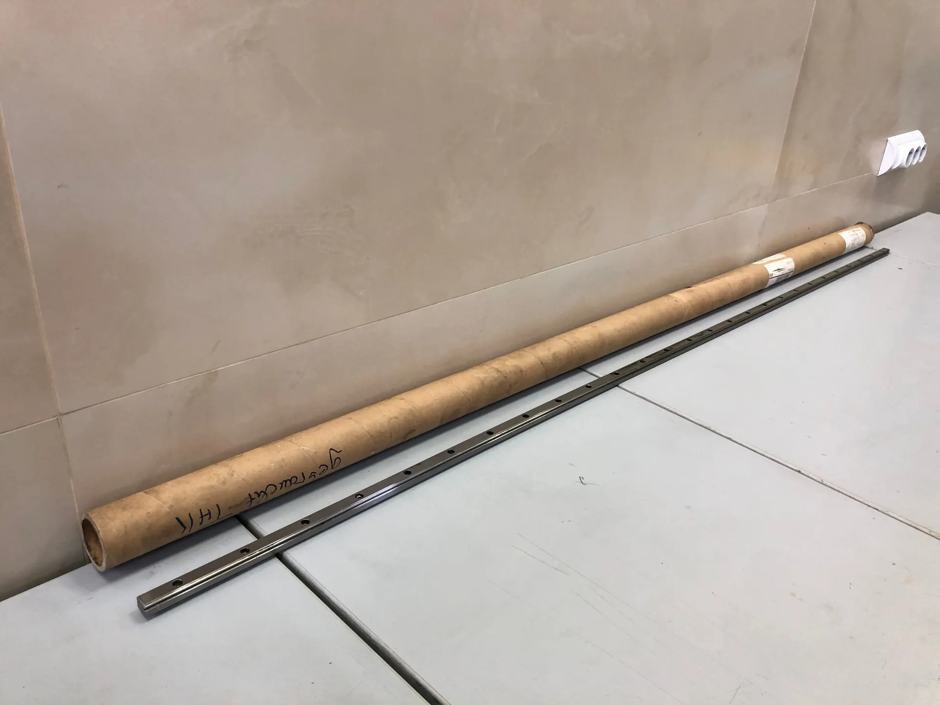 THK LS15 L1S15-1620-TZ 1620mm Linear Rail L1S15 1620 TZ L1S151620TZ - Image 1