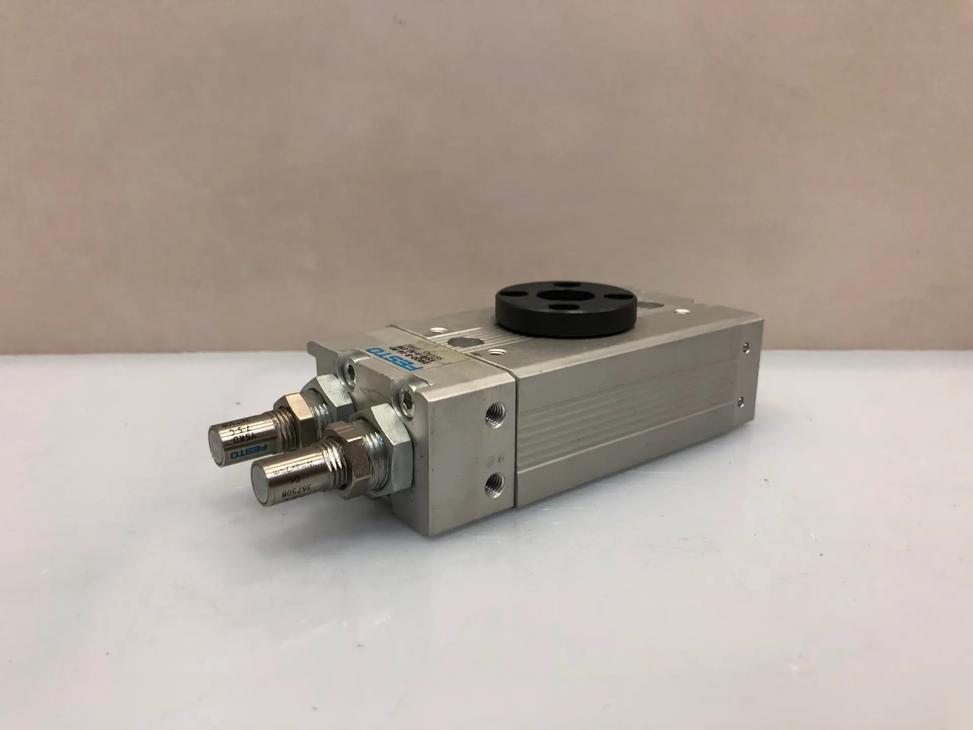 Festo DRQD-B-16-90-YSRJ-A-AL-FW 563345 Swing cylinder - Image 1