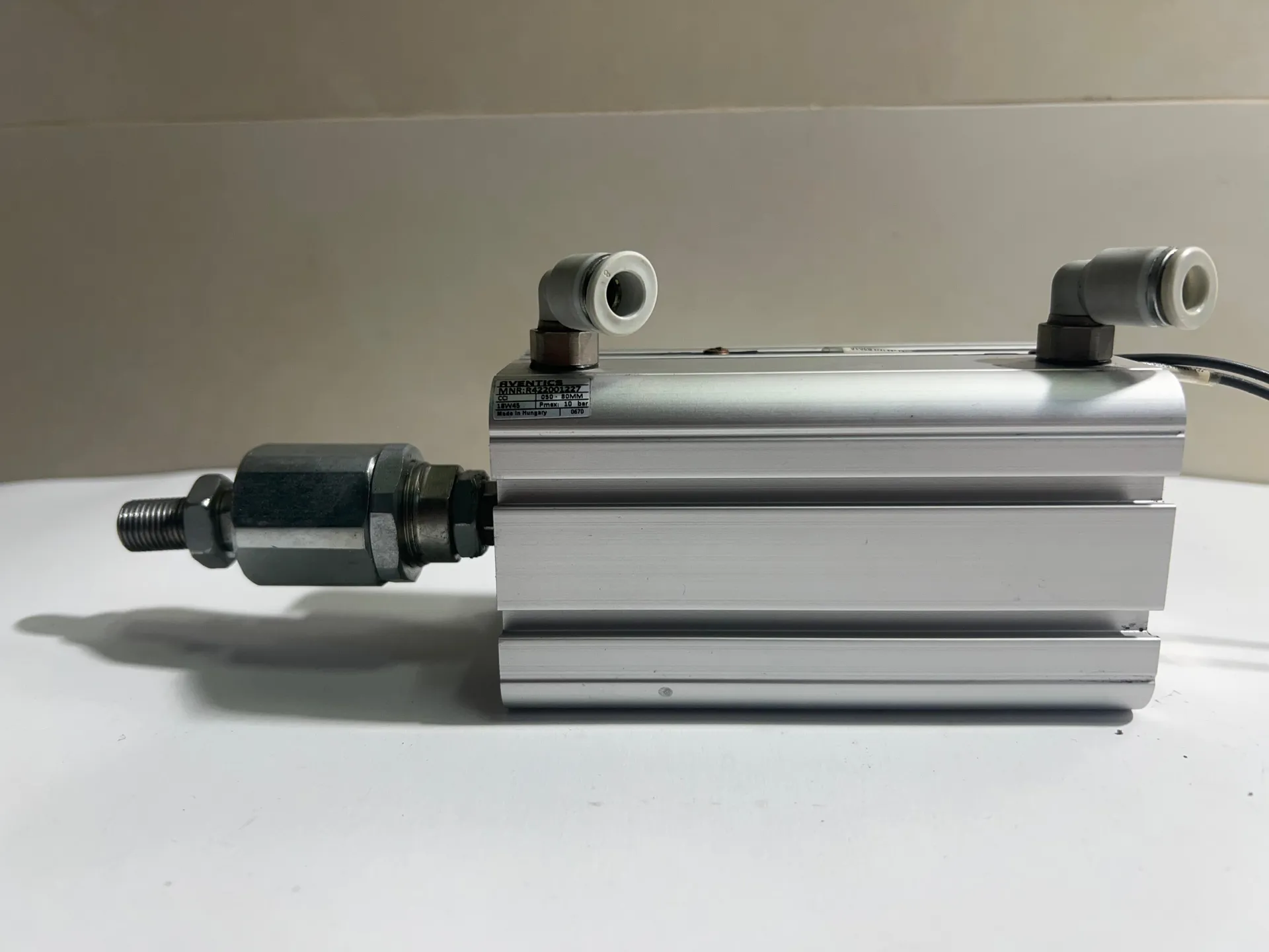 Aventics R422001227 Pneumatic Cylinder 10 Bar with 1.3m Sensor Cable - Image 1