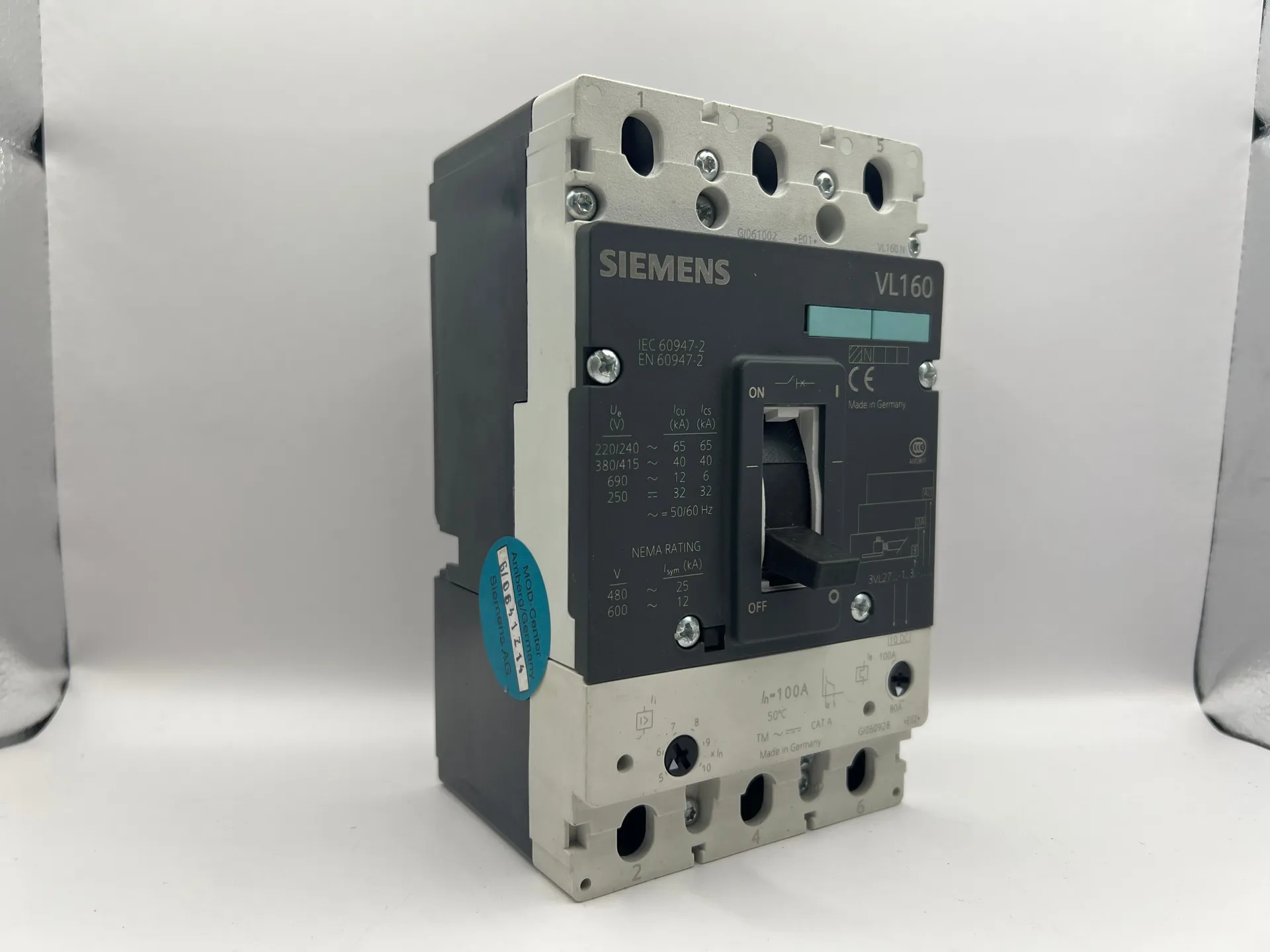 Siemens VL160 Circuit Breaker 3VL2716-1AA33-0AA0 160A 3-Pole - Image 1
