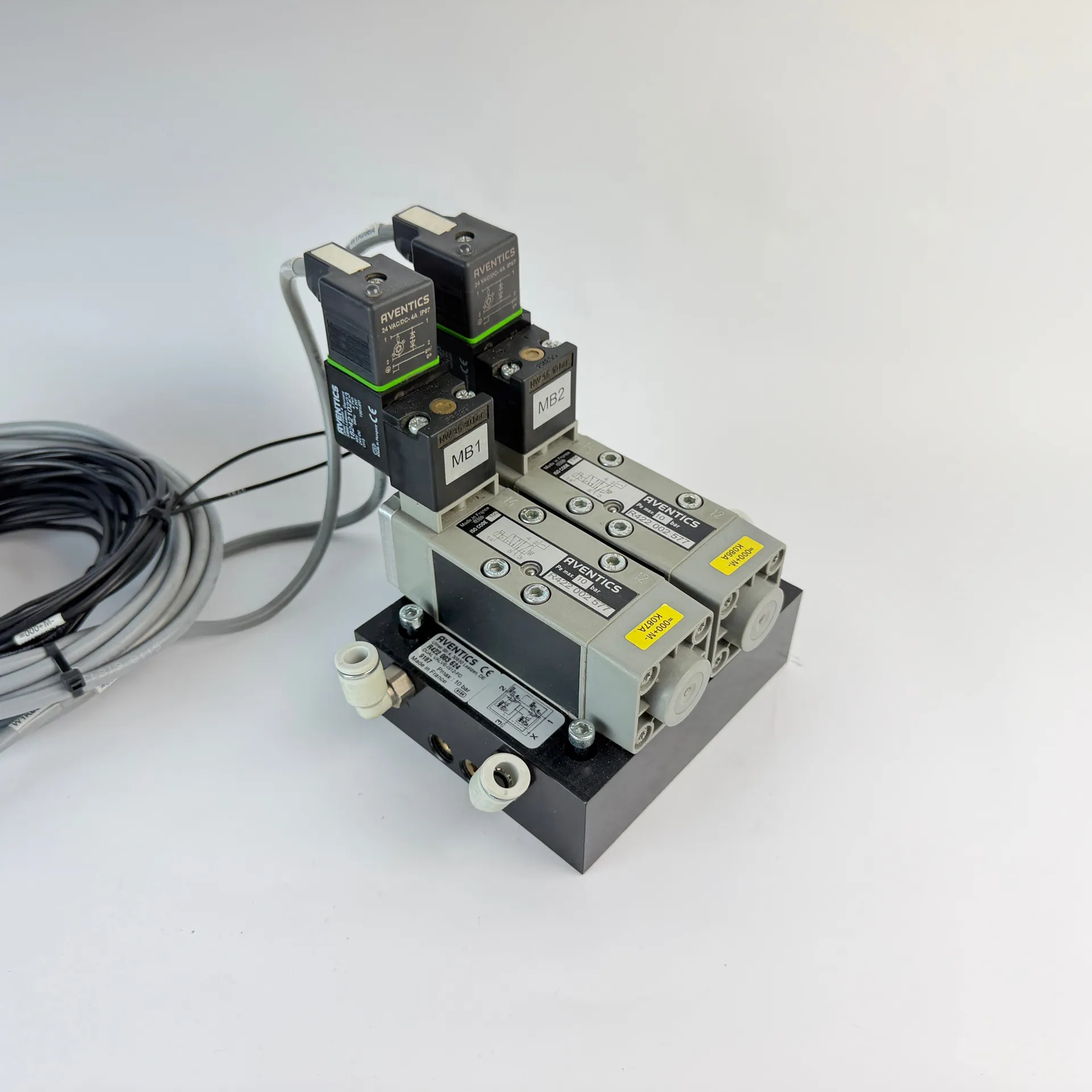 AVENTICS Dual 5/2 Directional Valve R422 002 577 w/ Island R422 003 624 Sensors Coils - Image 1