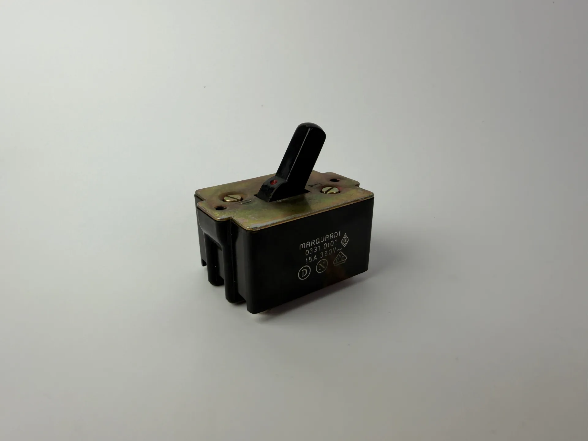 Marquardt 0331.0101 3-Pole Toggle Switch 15A 380V Industrial Power Switch - Image 1
