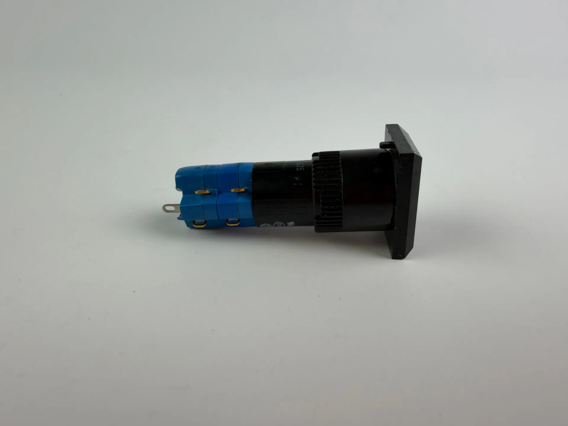 3x EAO 01-262 Pushbutton Switch - Thumbnail 7